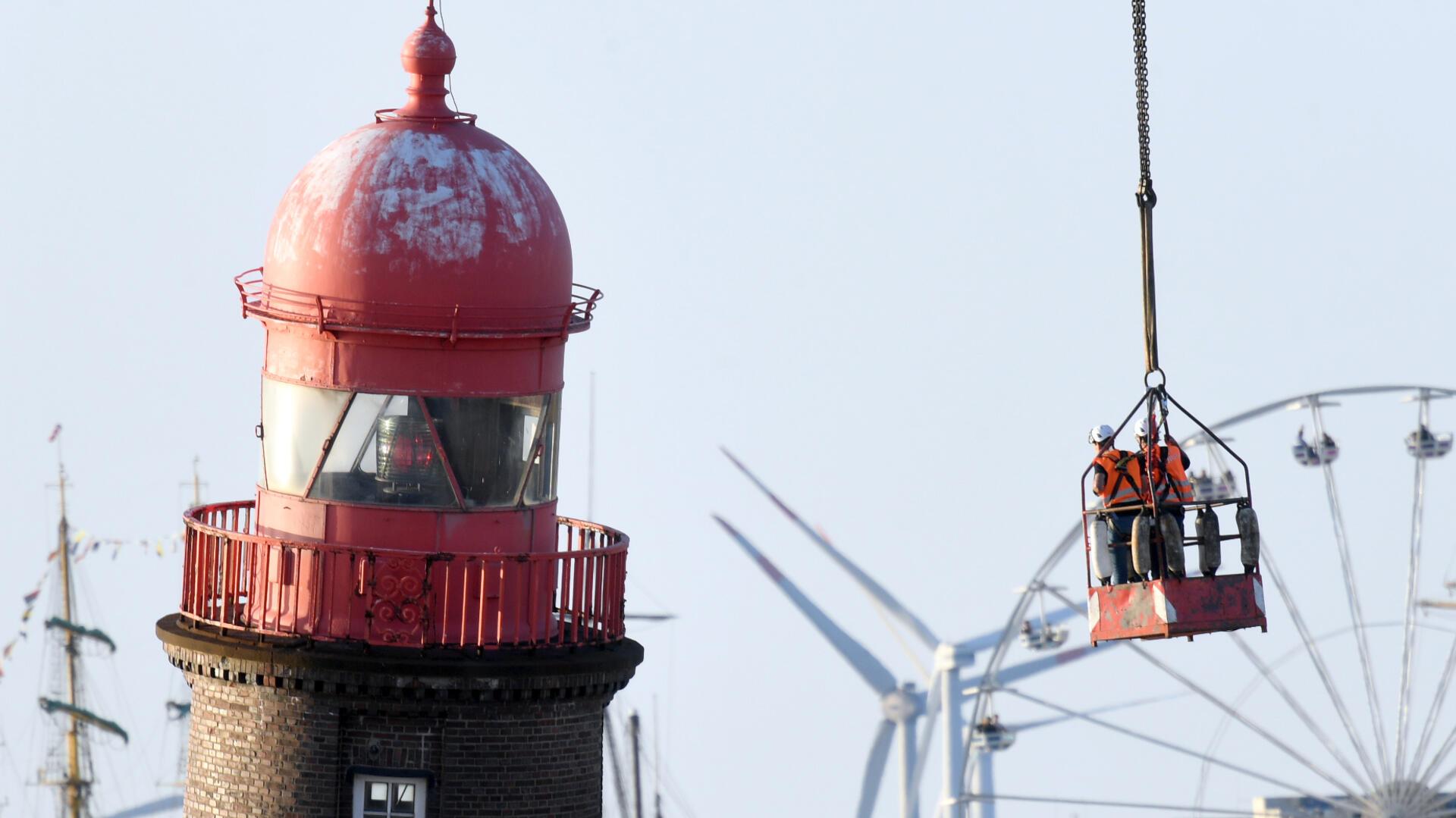 Turm mit roter Kuppel