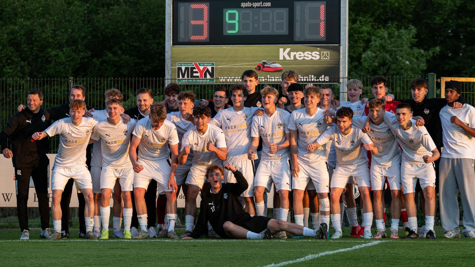 Nach dem 3:1-Sieg im Halbfinale des Niedersachsenpokals freut sich die Mannschaft auf das Finale im Niedersachsenpokal - und jetzt auch über die Meisterschaft in der Regionalliga Nord.