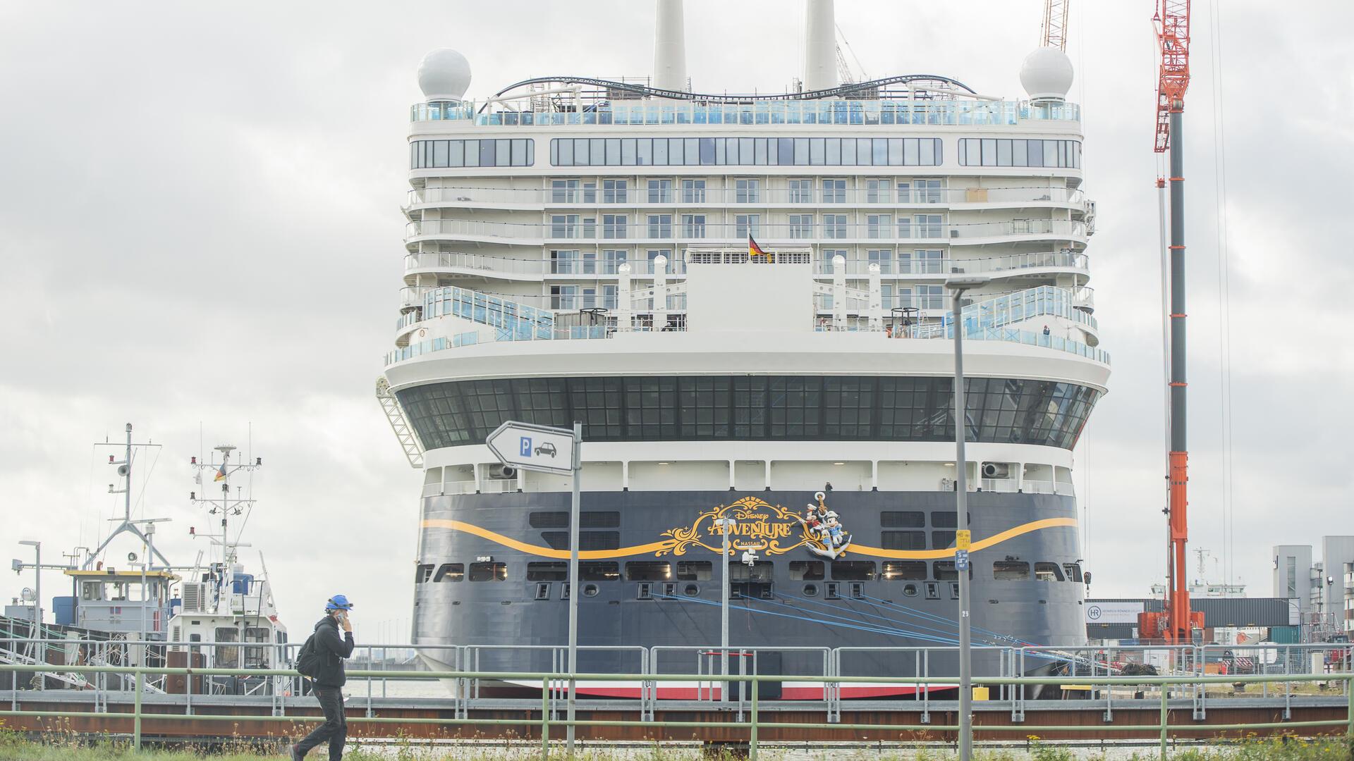 Nach der Ankunft der „Disney Adventure“ an der Lloyd Werft: Hier findet der Innenausbau statt. 