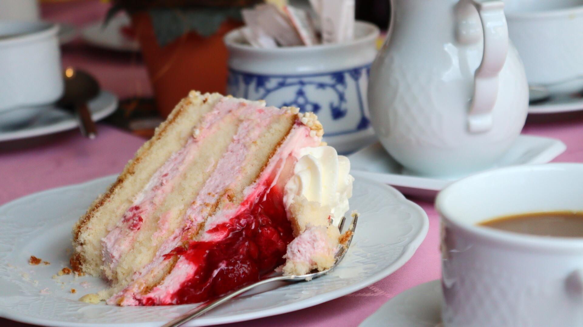 Tortenstück auf Kaffeetafel