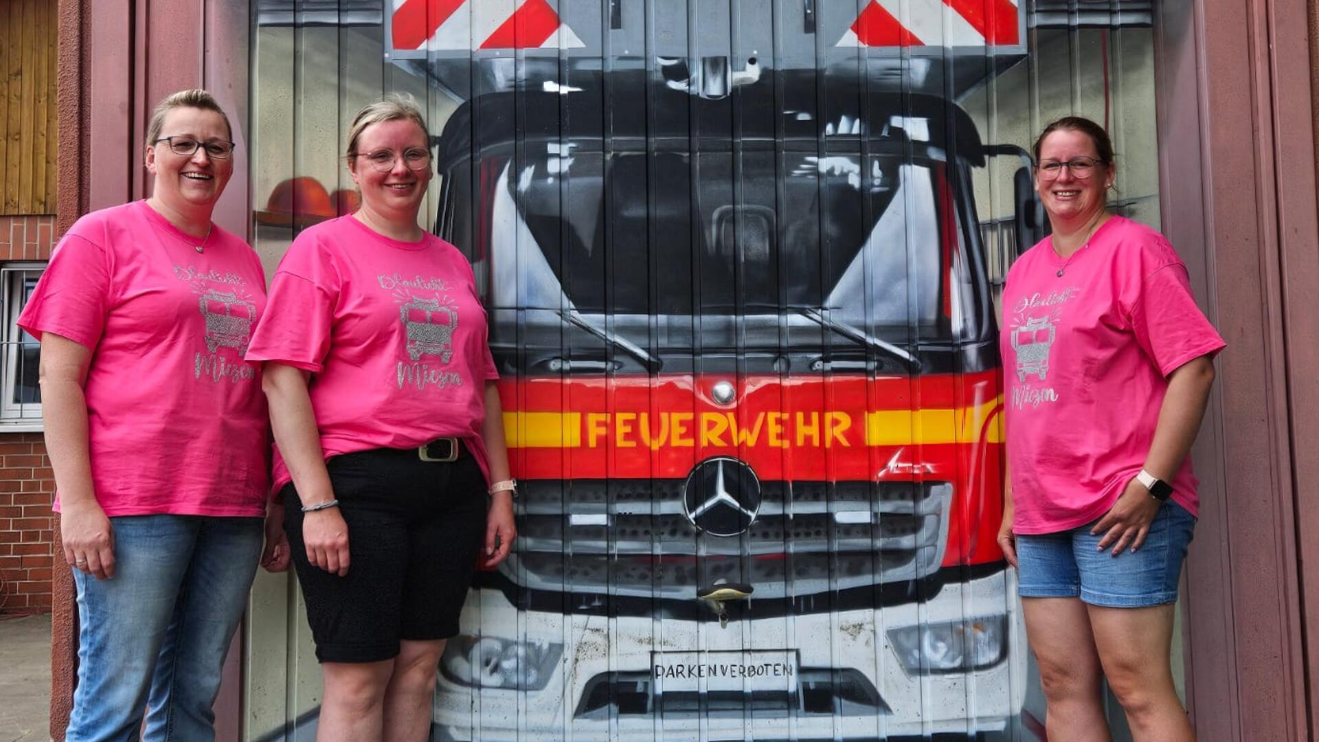 Nadine Schomaker (von links), Simone Borchers und Elke Stelling nahmen erfolgreich an einem Orientierungsmarsch-Wettbewerb in Ochtmissen bei Lüneburg teil. 