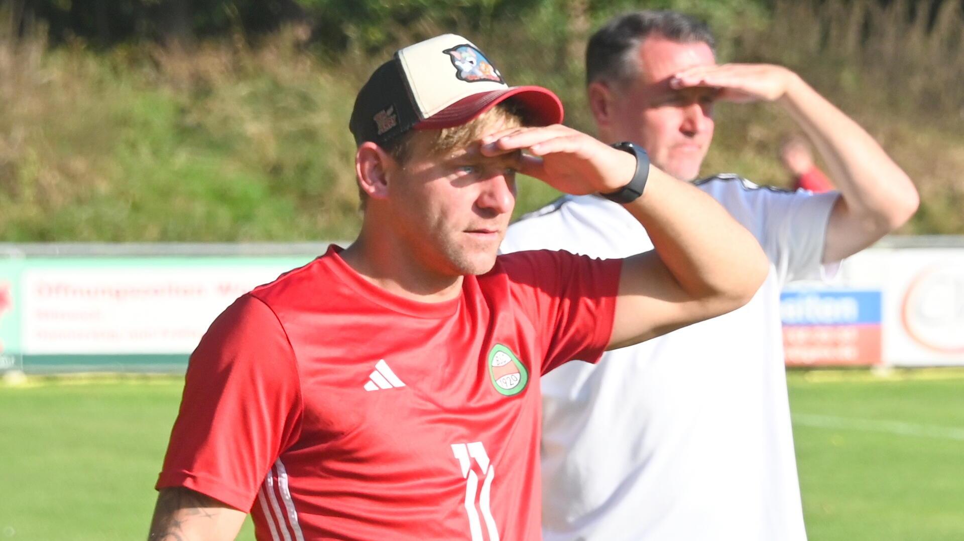 Nahm die Derbyniederlage auf seine Kappe: Das Trainerduo Meikel Klee und Christopher Dobirr.