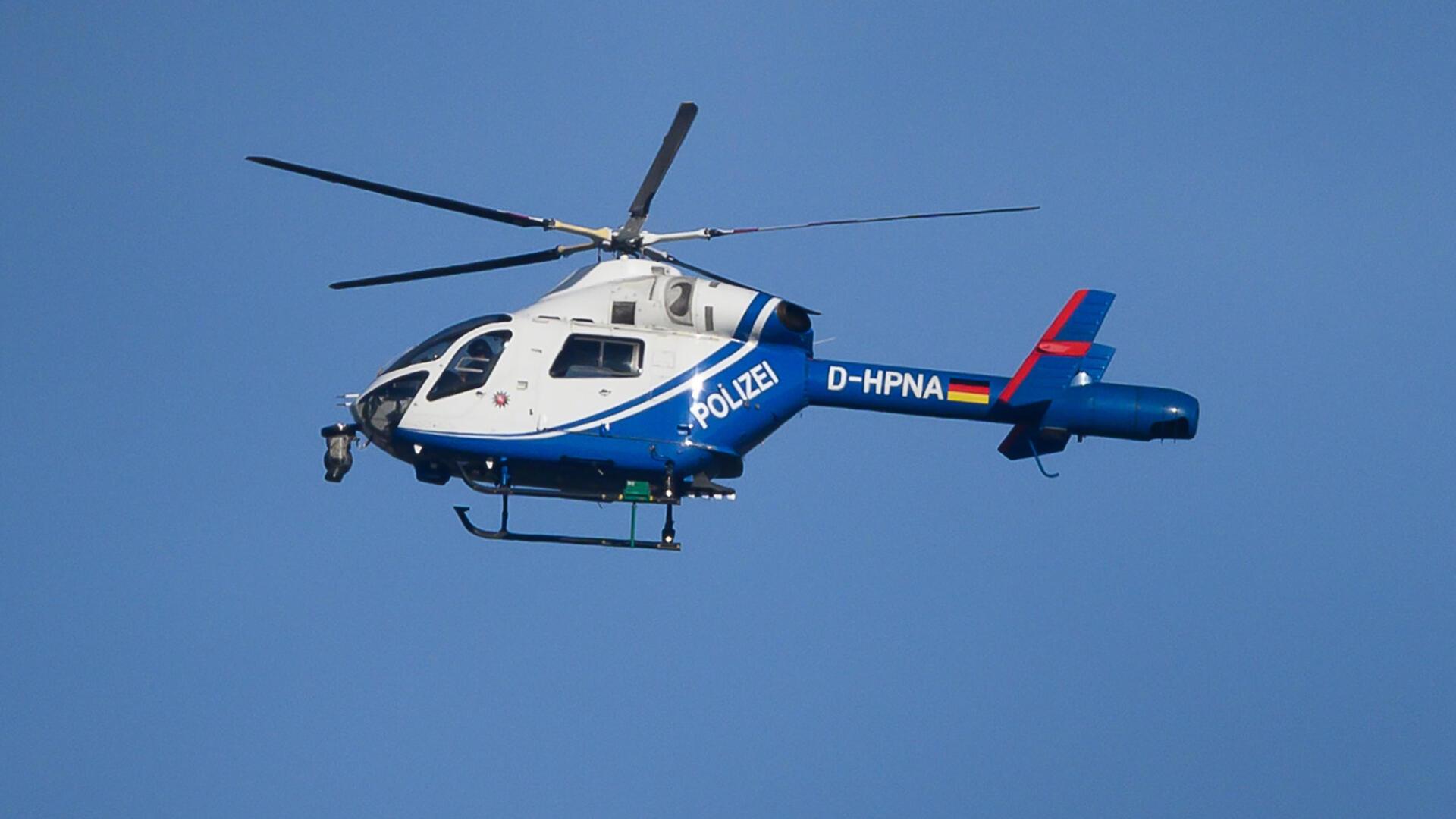 Neben Streifenwagen aus der Region wurden auch Einsatzkräfte aus dem Nachbarlandkreis sowie der Polizeihubschrauber „Phoenix“ in die Fahndung eingebunden.