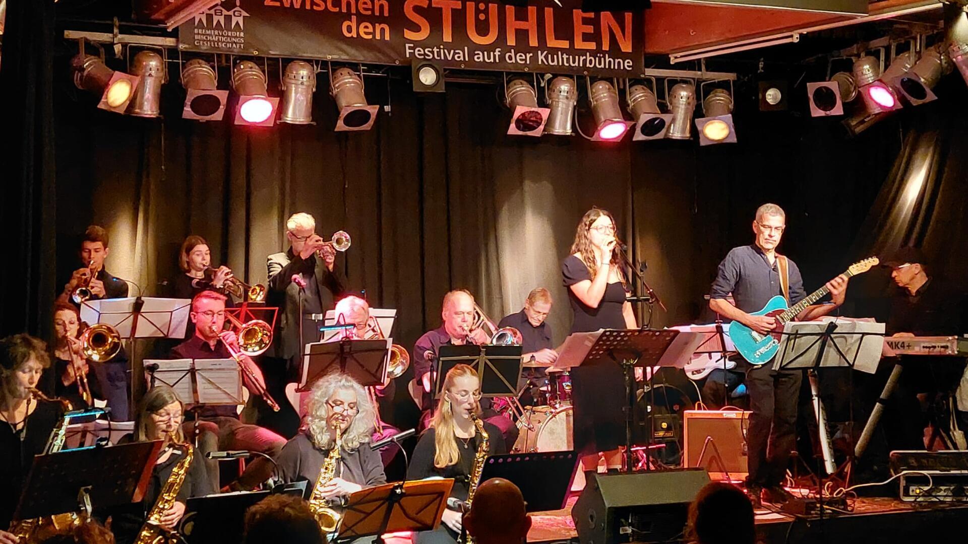 Nicht nur die „Dancing Queen“ wurde an diesem Abend zum Swingen gebracht, sondern auch die Herzen der Tafel-Verantwortlichen und ihrer Kundinnen und Kunden.