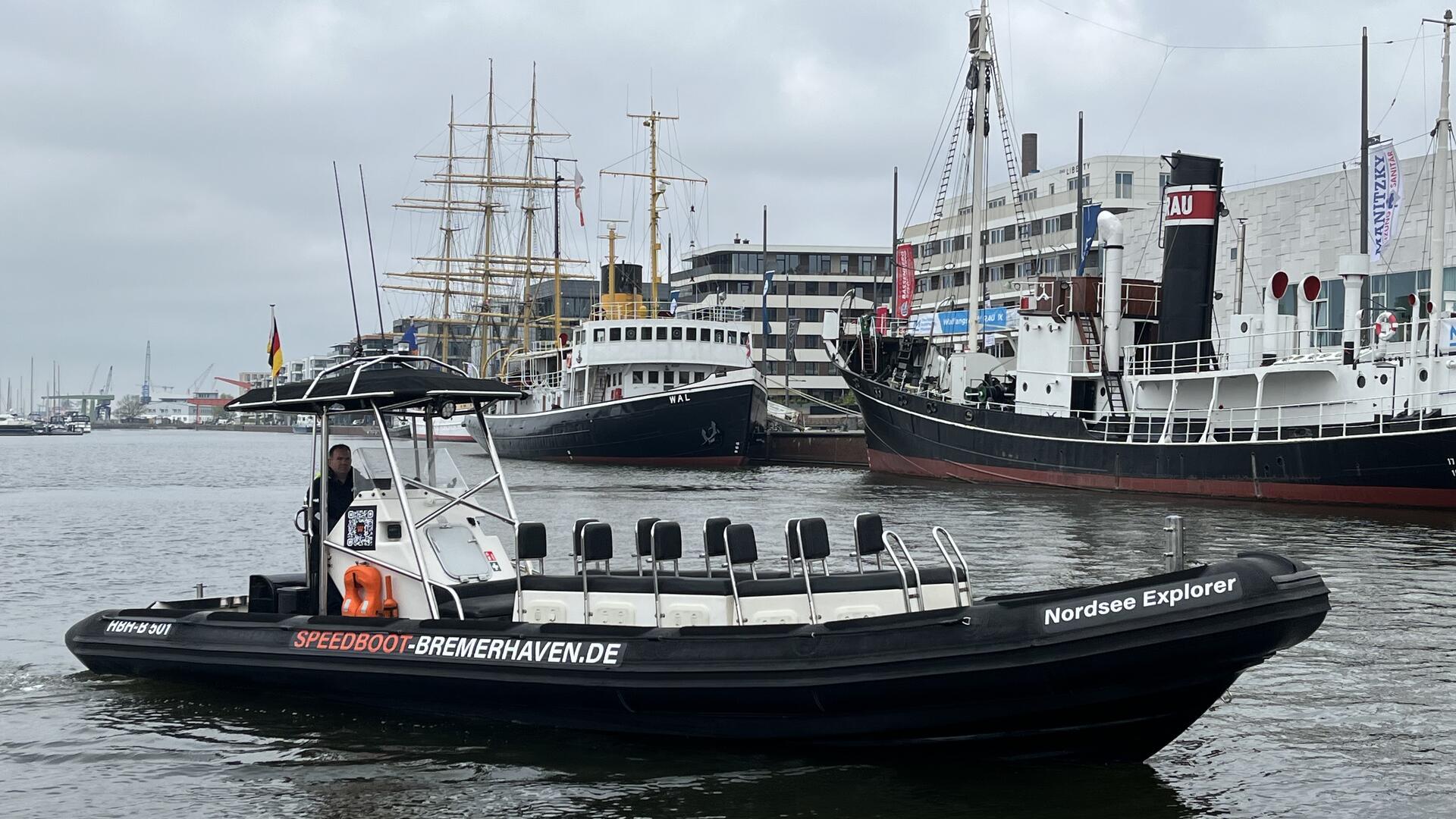 Blick auf das neue RIB, das in Bremerhaven liegt.