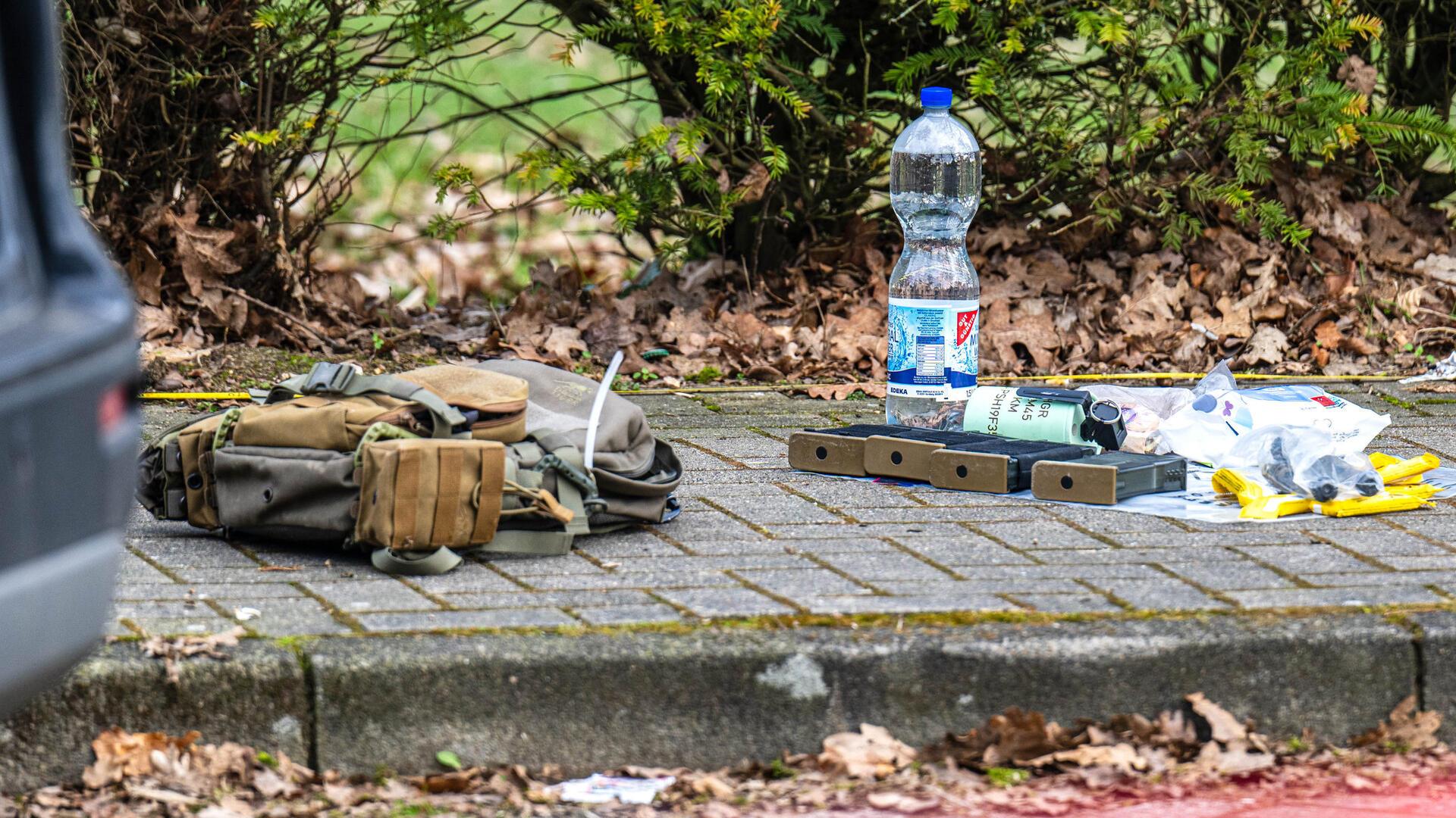 Vierfach-Mord: Familie, Freunde und Nachbarn nehmen Abschied (Update 28) Nun steht fest: Die Tatwaffen beim Drama von Scheeßel stammen nicht aus dem Bundeswehr-Bestand. Der Verdächtige, in dessen Auto weitere Munition (Bild) gefunden wurde, nutzte Waffen aus seinem Privatbesitz.