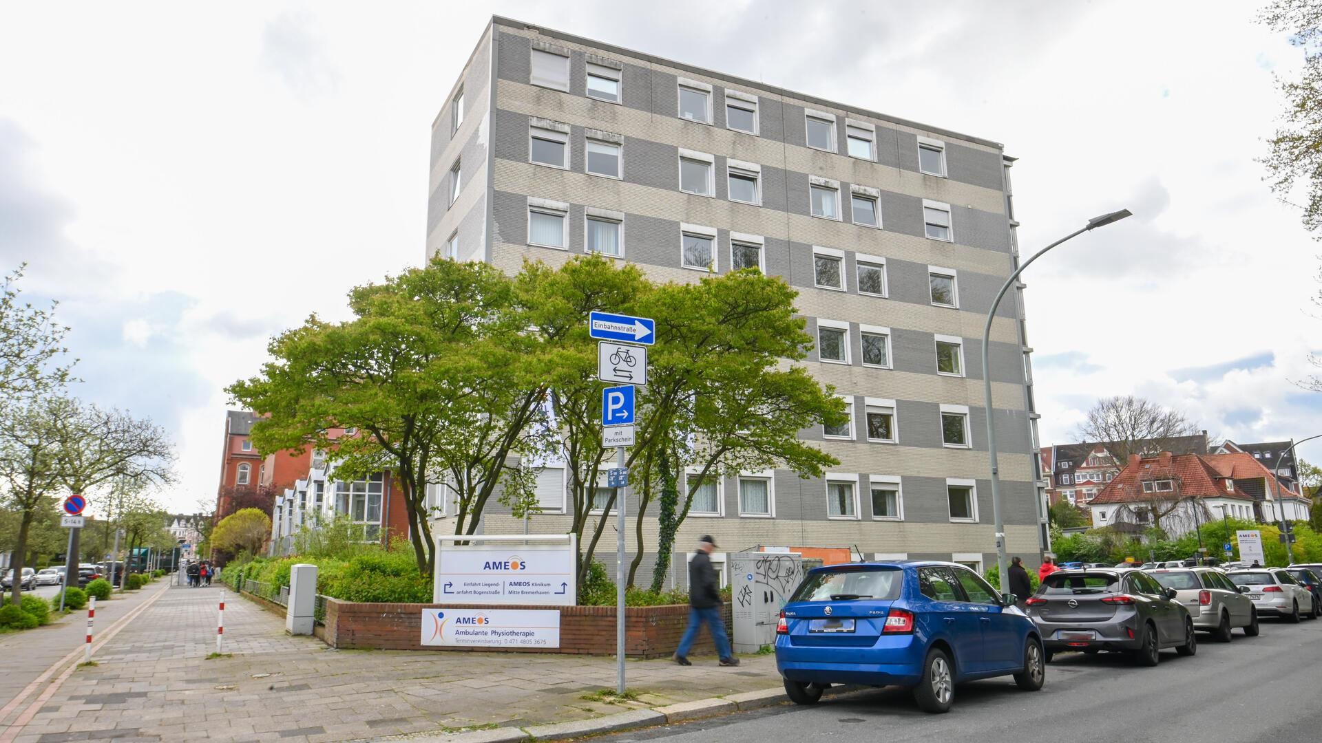 Gebäude an einer Straße.