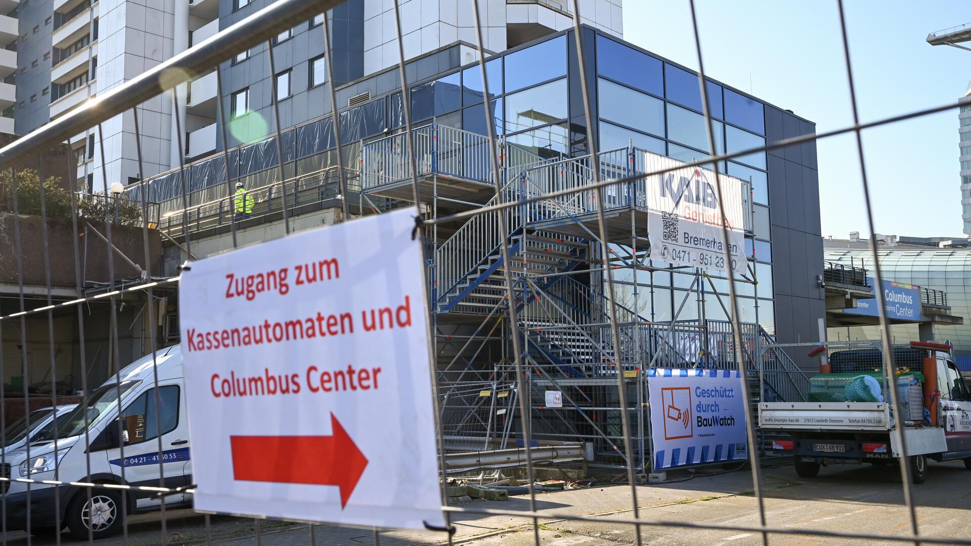Nur über einen Umweg erreicht man nun den nördlichen Eingang zum Columbus-Center.