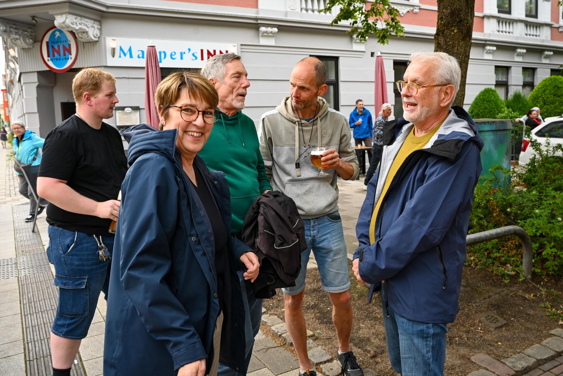 Ob Hausecke, Vorgarten oder Balkon, die Goethestraße nimmt mit auf eine musikali...