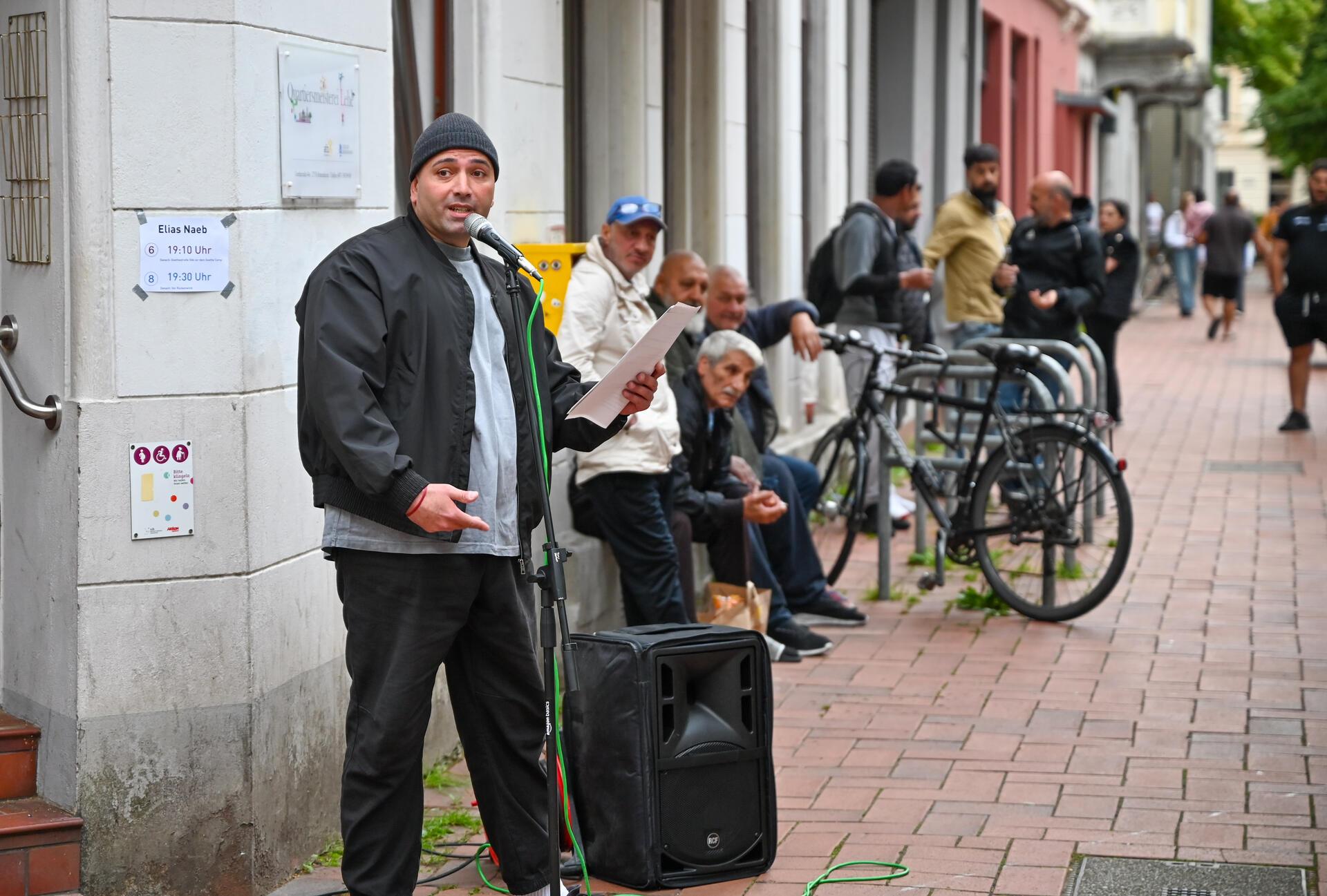 Ob Hausecke, Vorgarten oder Balkon, die Goethestraße nimmt mit auf eine musikali...