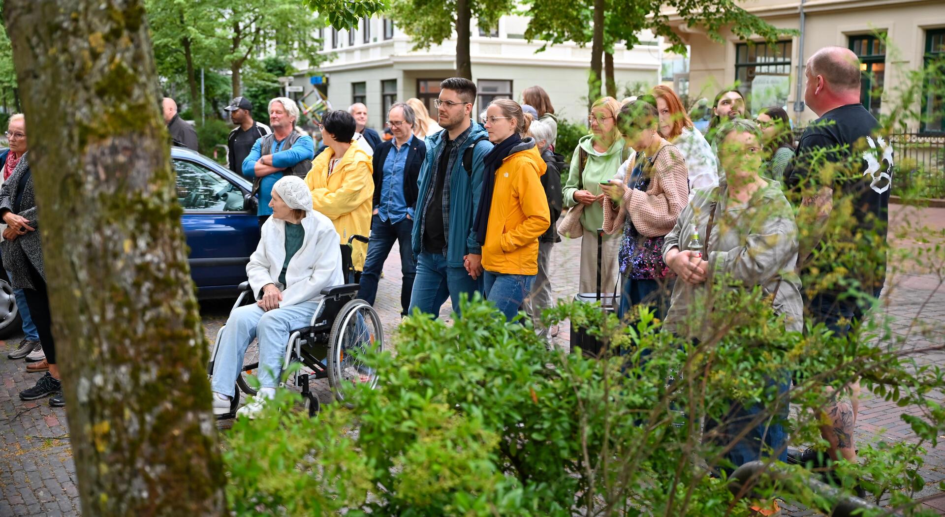 Ob Hausecke, Vorgarten oder Balkon, die Goethestraße nimmt mit auf eine musikali...