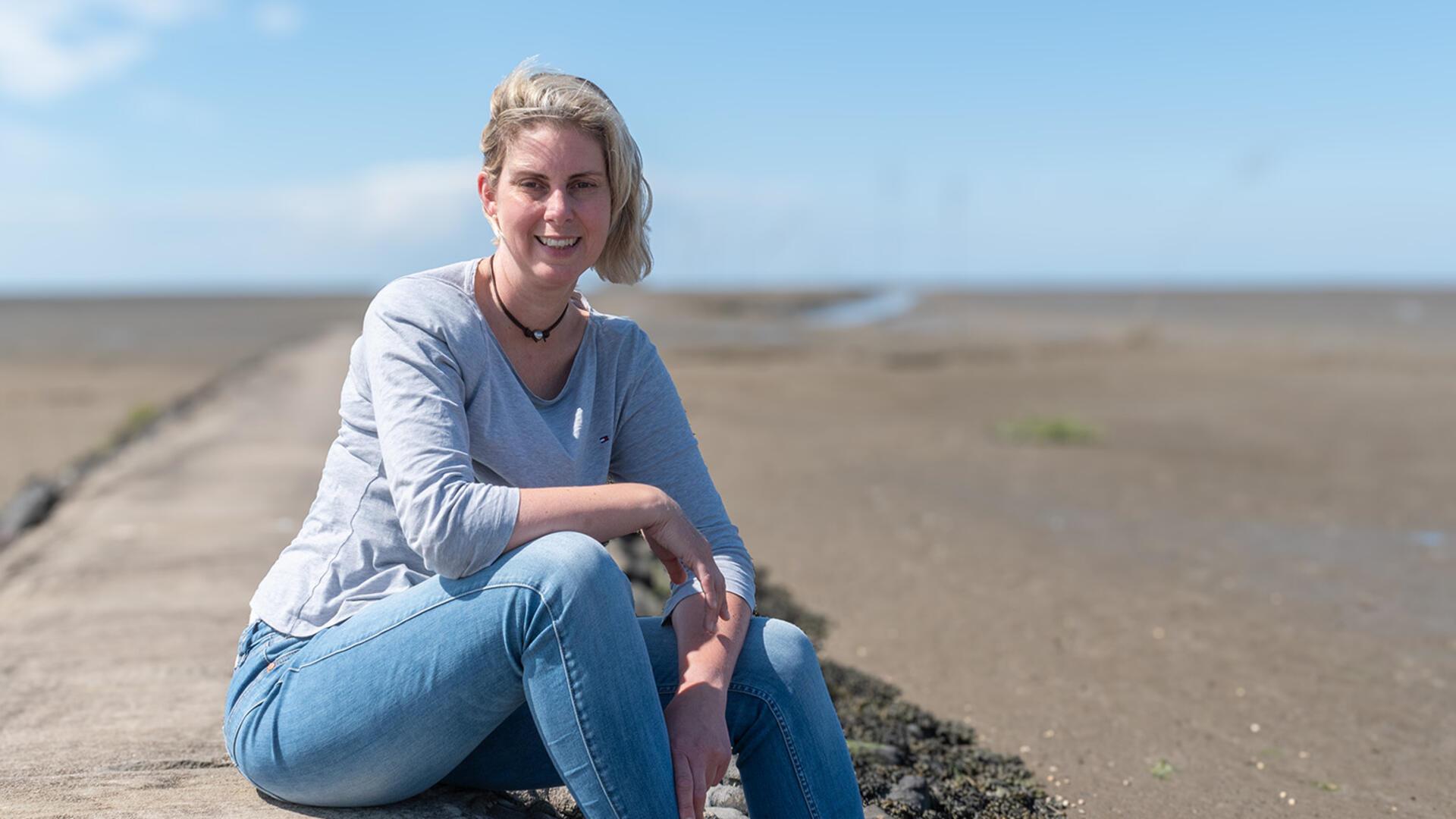 Ob Hunderundweg, Dorfstraße oder Sonnenuntergang am Watt: Sandra Langheim kennt die stillen Schönheiten der Wurster Küste – fernab vom Trubel, nah an der Natur.