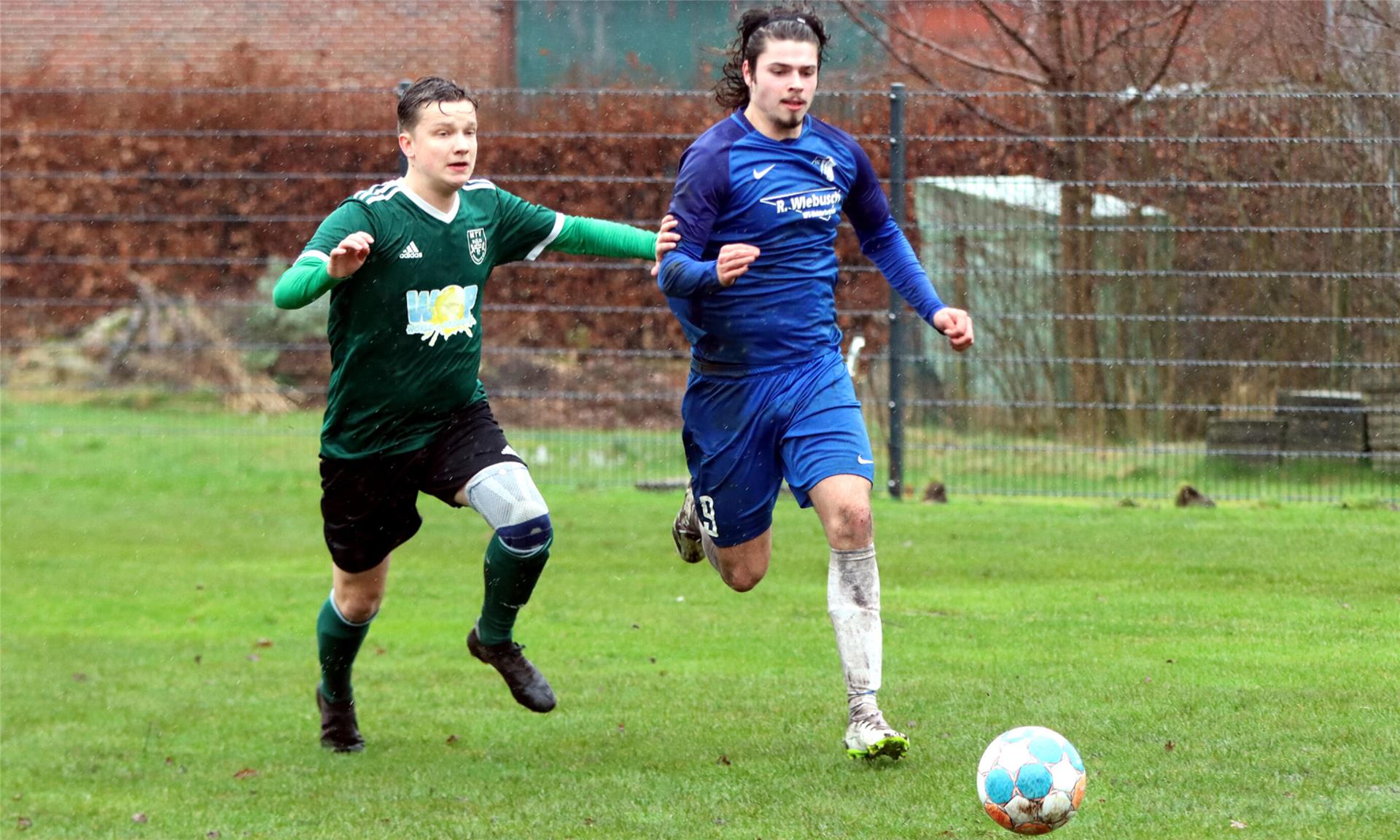 Offensivspieler Connor Lührs (rechts) wusste in den Spielen seiner ersten Saison für den FC Alfstedt/Ebersdorf zu gefallen.