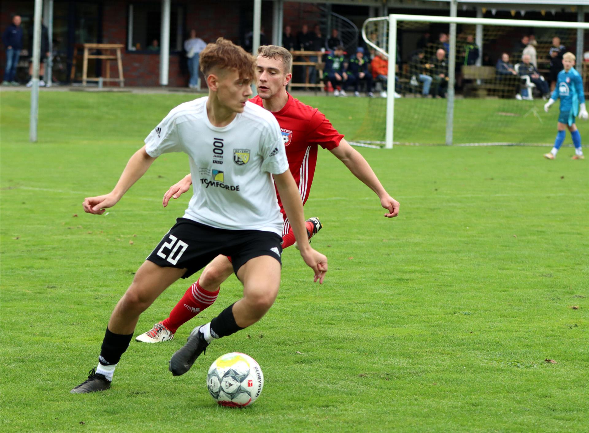 Offensivspieler Kleodis Barsaku (vorne) spielte eine gute Saison und erzielte sechs Tore.