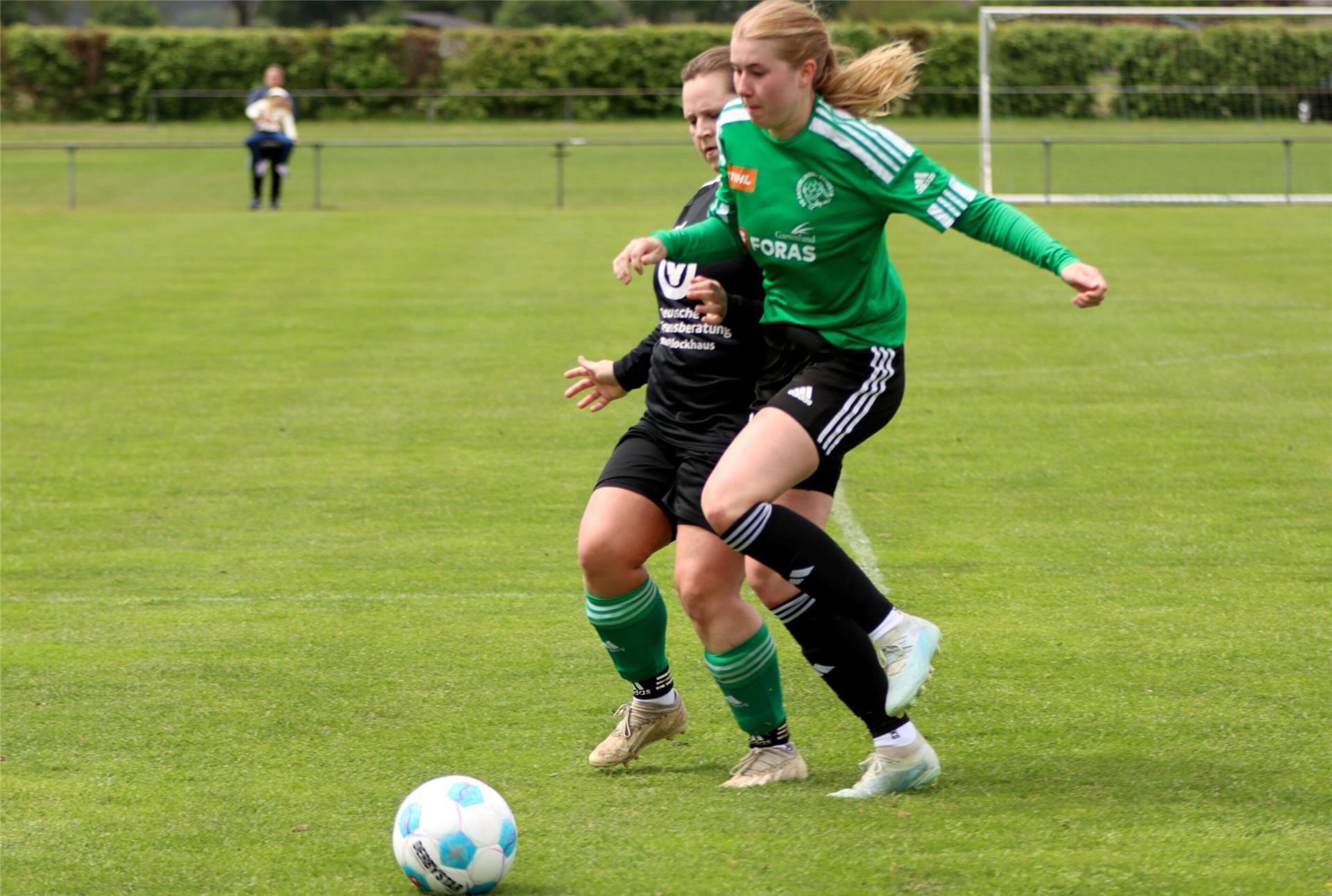 Offensivspielerin Lea Marie Steffens (rechts) erzielte das 3:0 für die SG Anderlingen/Byhusen.