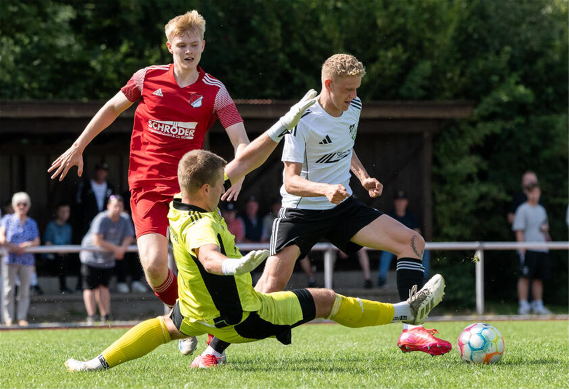 Ole Brüggmann scheitert am starken MTSV-Keeper Patrick Ehlers, der seinen Kasten in dieser Partie komplett sauber hielt.