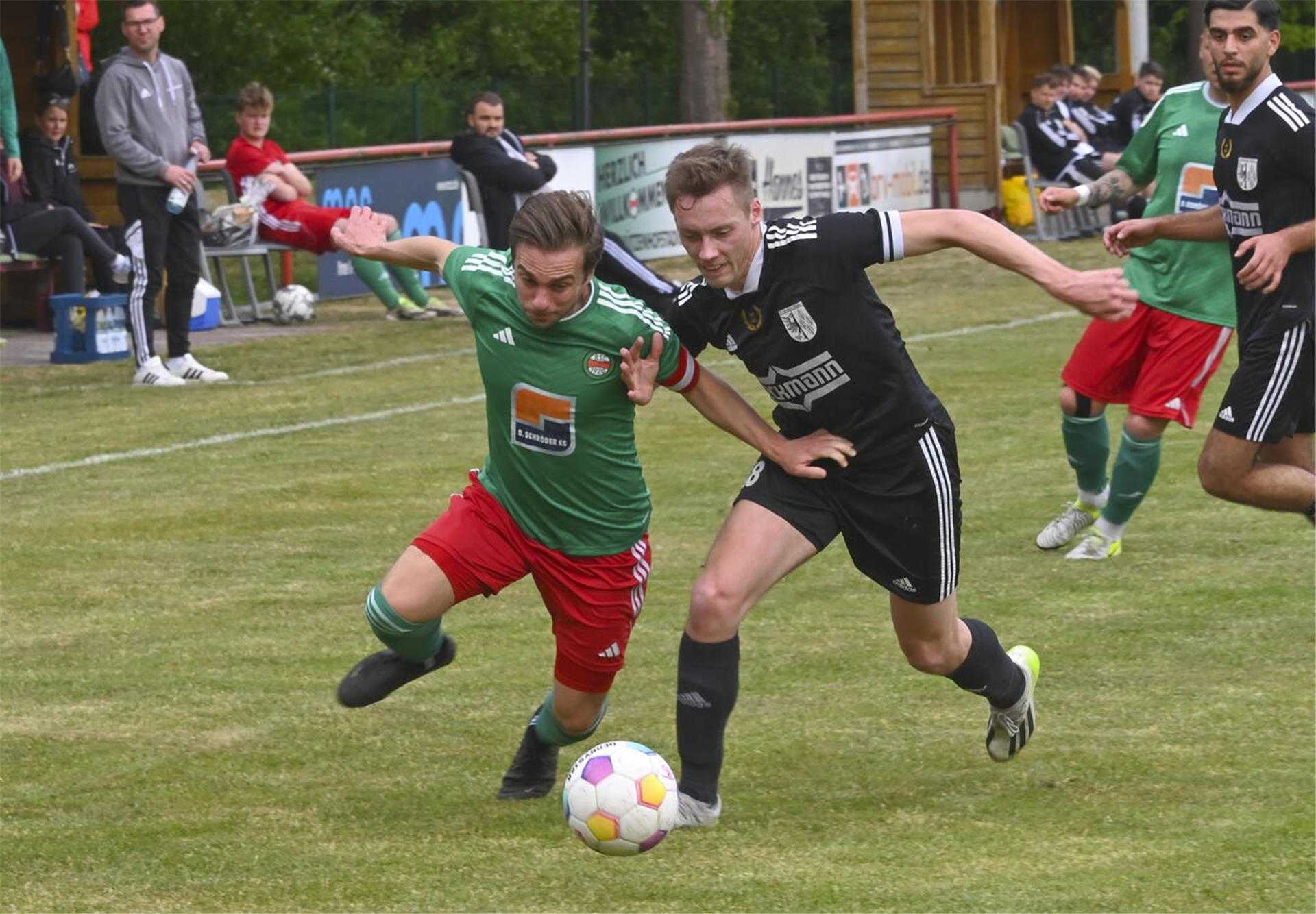 Pascal Steingröver (links) war in seinem letzten Heimspiel für den BSC nicht vom Glück verfolgt. Der scheidende BSC-Kapitän vergab zweimal aus aussichtsreicher Position.