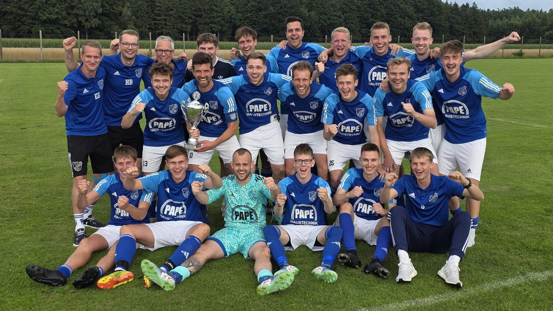 Passend zum Vereinsjubiläum durfte Gastgeber TSV Byhusen über den Gewinn des Fußballturniers der Samtgemeinde Selsingen jubeln. 