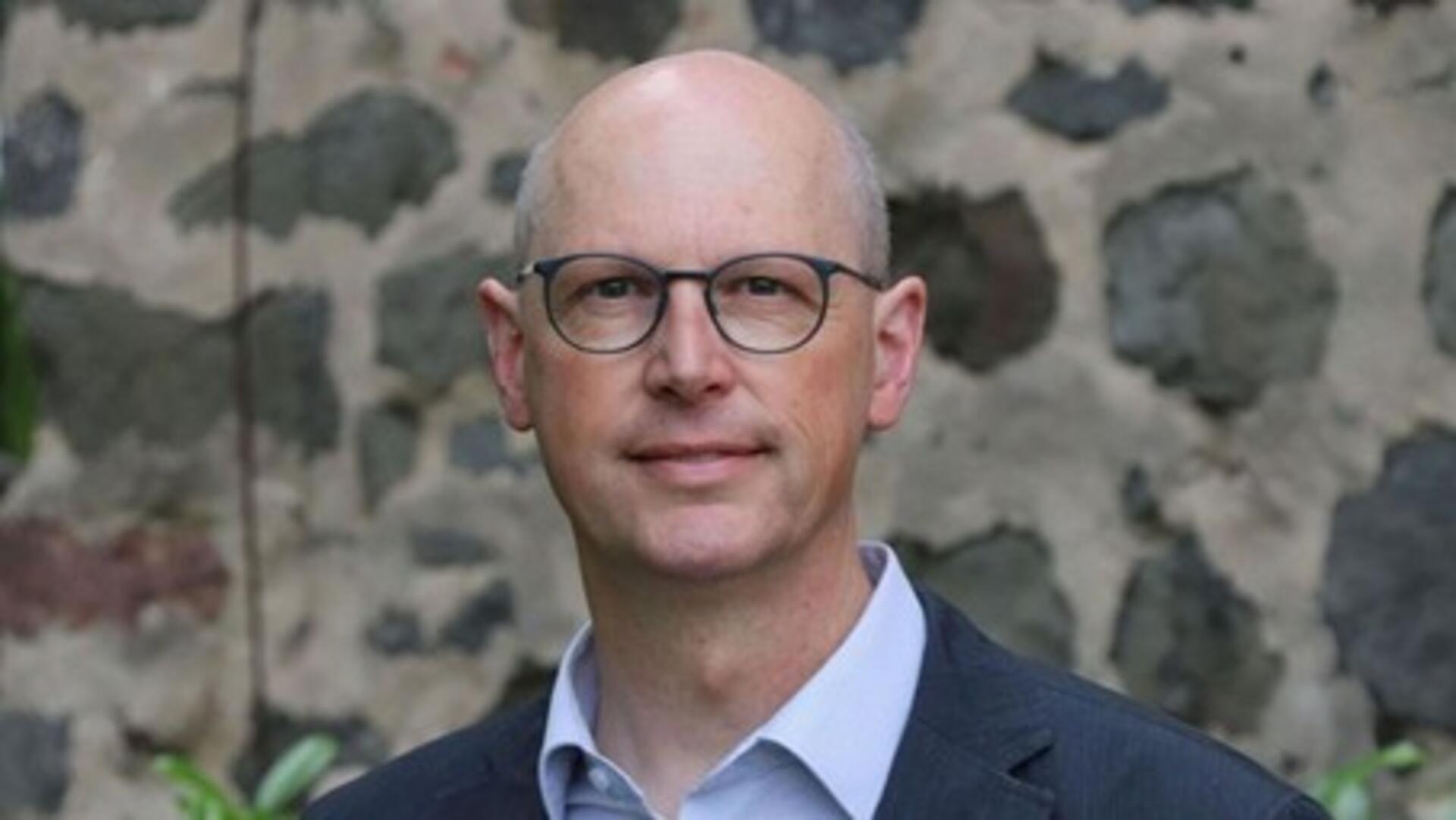 Pastor Holger Siebert, Leiter des Missionswerkes in Hermannsburg, referiert bei der Konferenz.