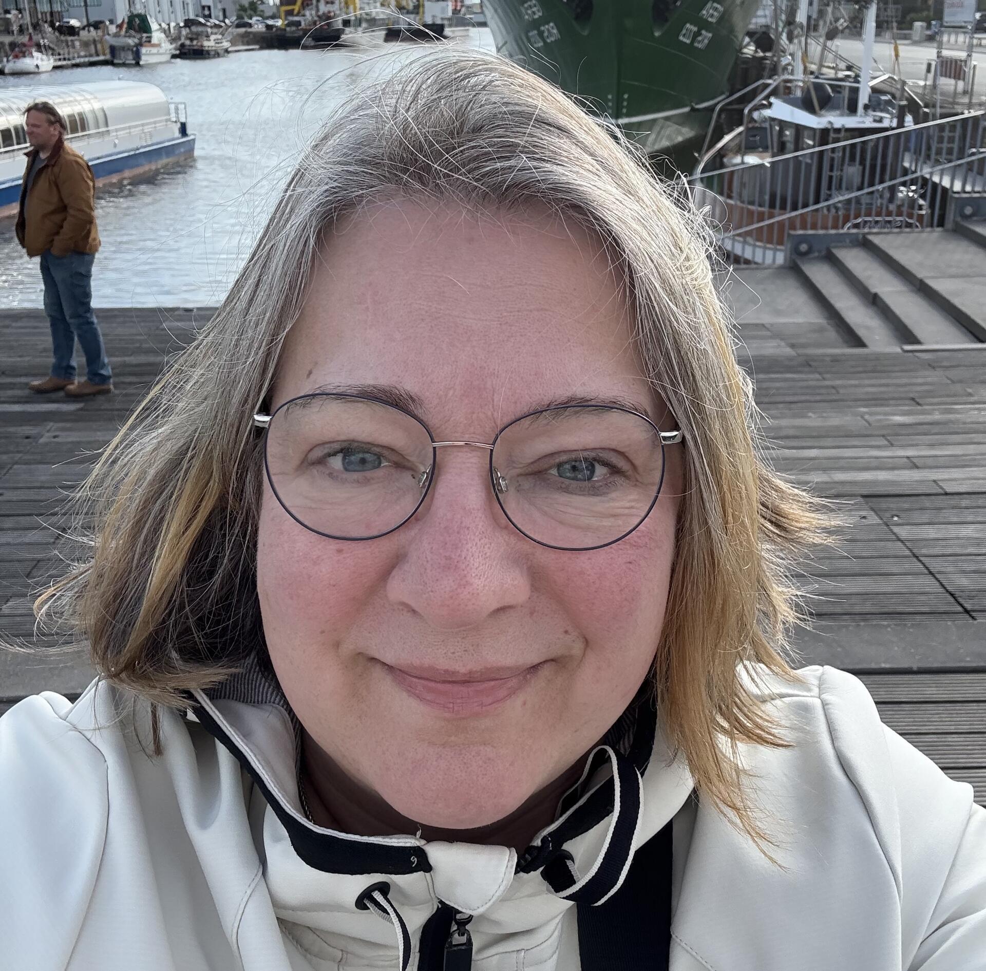 Porträtfoto von Pastorin Bettina Breden. 