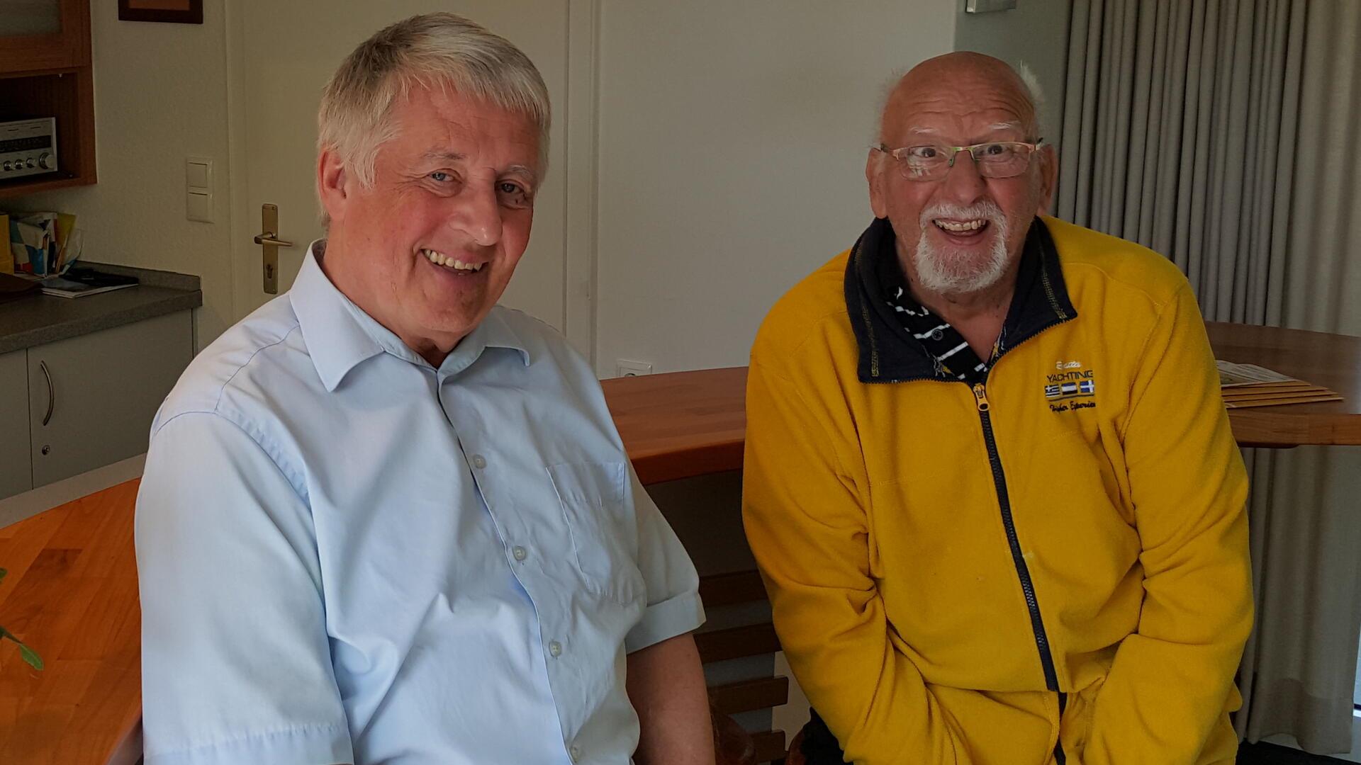 Auf dem Foto ist Pfarrer Stefan Reinecke (links) mit dem stellvertretenden Kirchenvorstand Bernhard Wagner aus Rotenburg zu sehen.