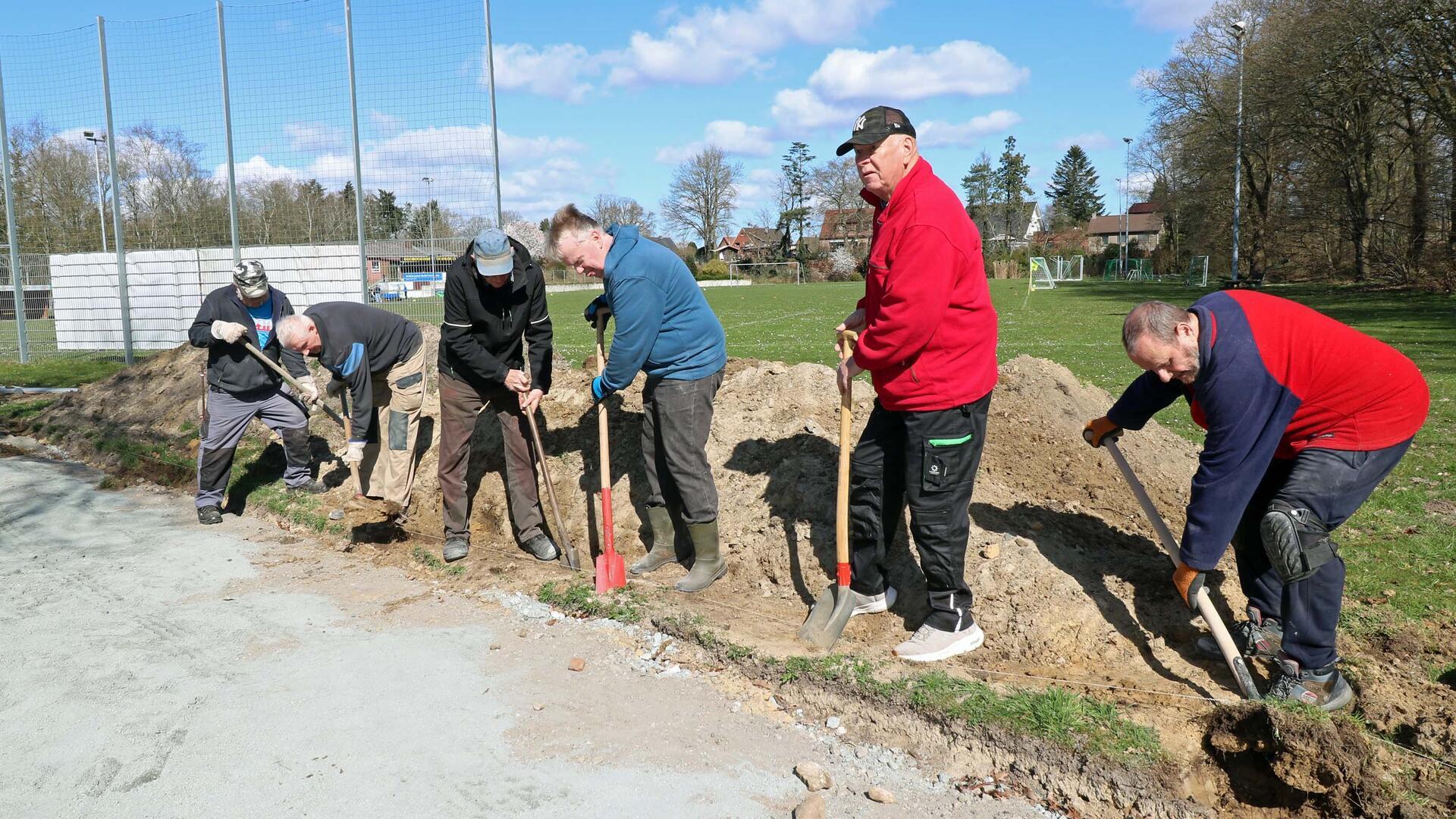 Bauarbeiten für eine Boulebahn beim TSV Uthlede