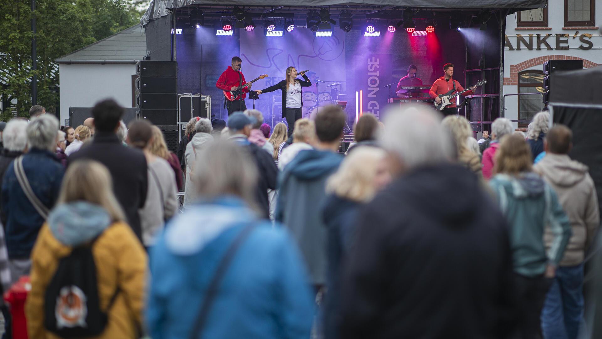 Pure Freude vor der Bühne – so klingt der Start in den Musiksommer 2025!