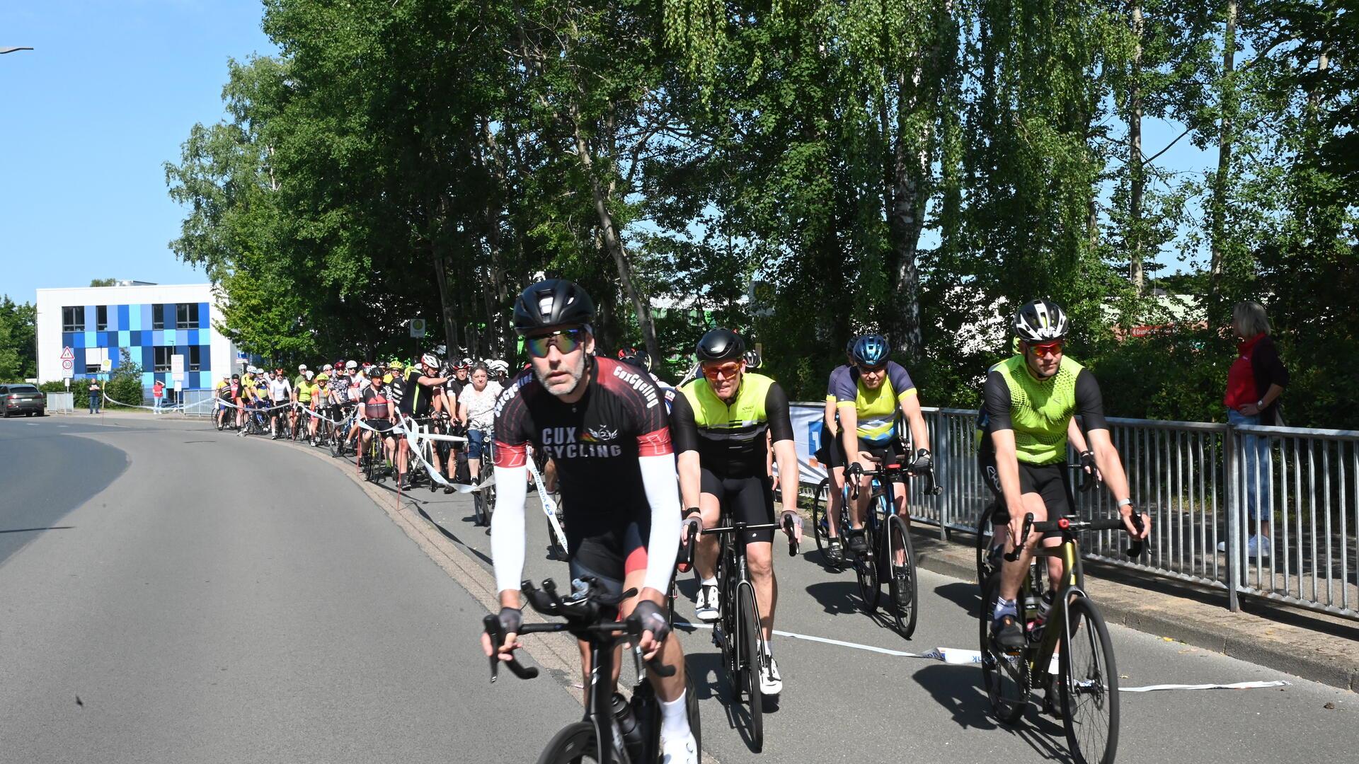 Rund 100 Teilnehmer gingen am Sonnabend bei der RTF des TSV Bremervörde an den Start.