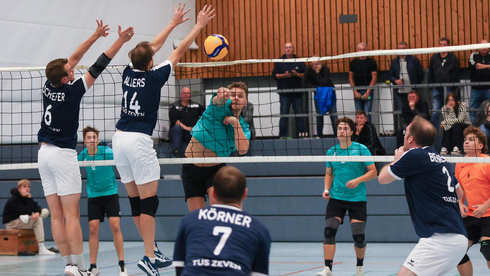 SG Karlshöfen/Gnarrenburg II - TuS Zeven: Die Gastgeber gewannen Satz eins, verloren das Derby aber mit 1:3.