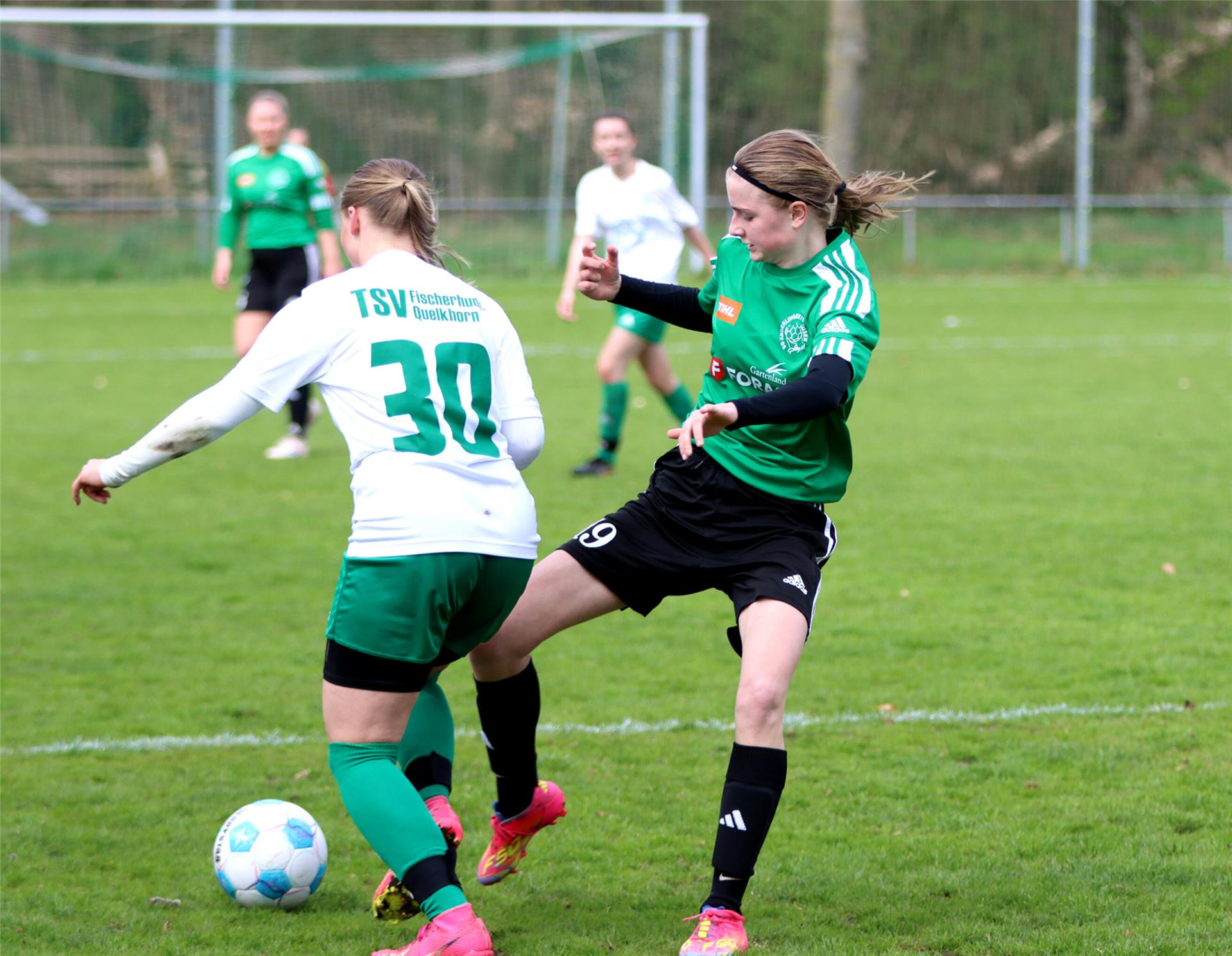 SG-Torjägerin Marit Postels (rechts) erzielte starke 19 Saisontreffer für die SG Anderlingen/Byhusen.