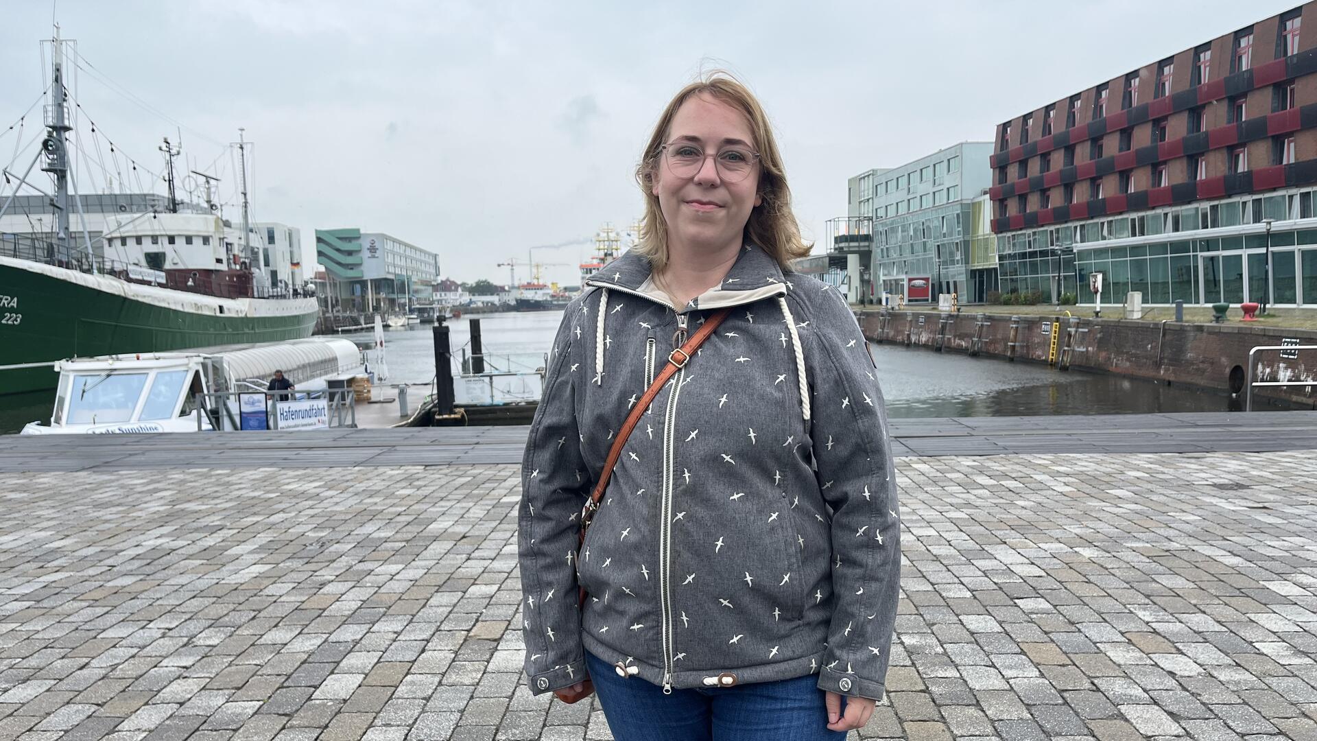 Literaturagentin Kathrin Nehm aus Bremerhaven betreut Autorin Ayla Dade.