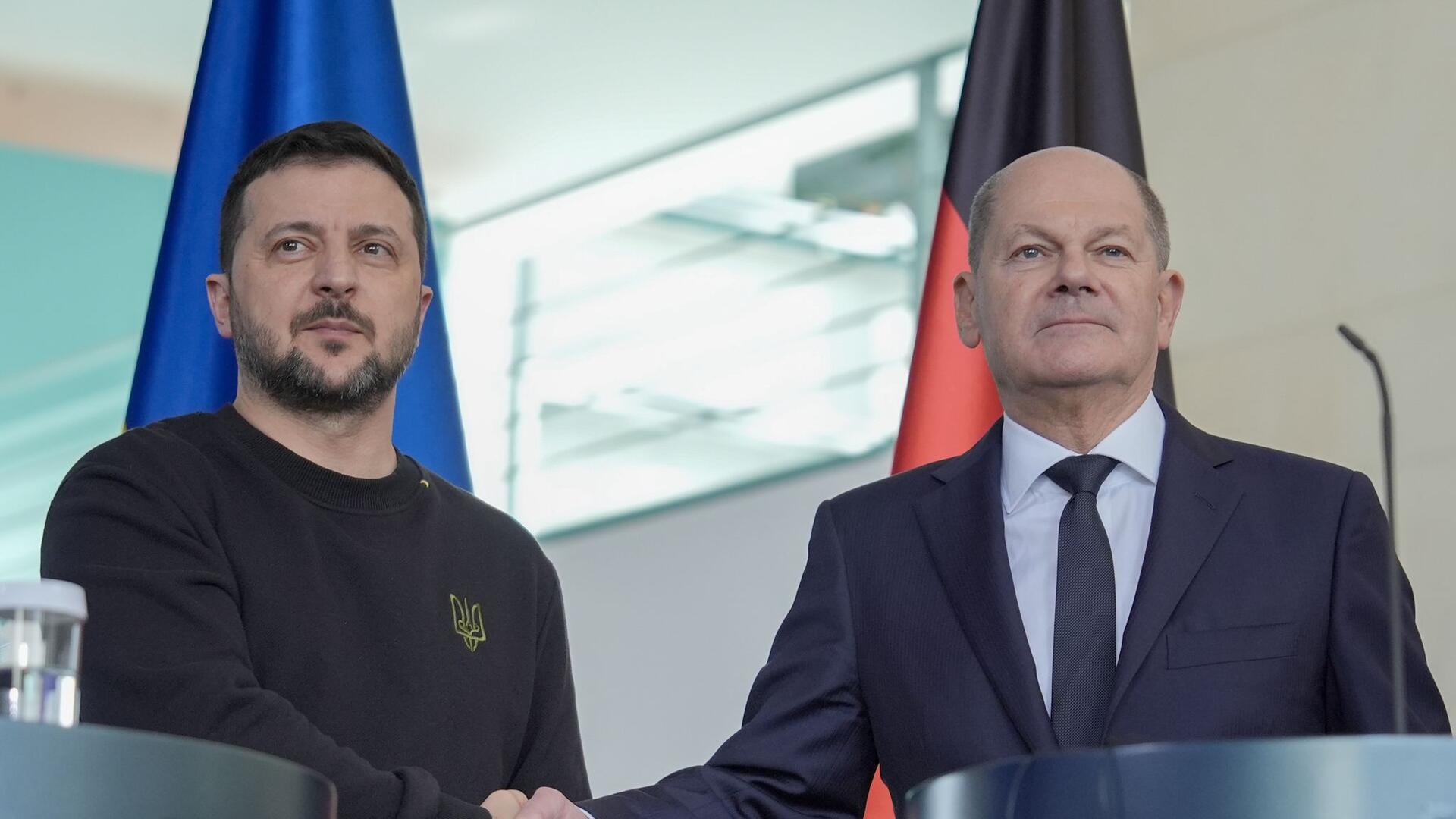 Selenskyj warnt vor Katastrophe Scholz und Selenskyj haben bei einem Besuch des Ukrainers in Berlin einen langfristigen Sicherheitspakt geschlossen.