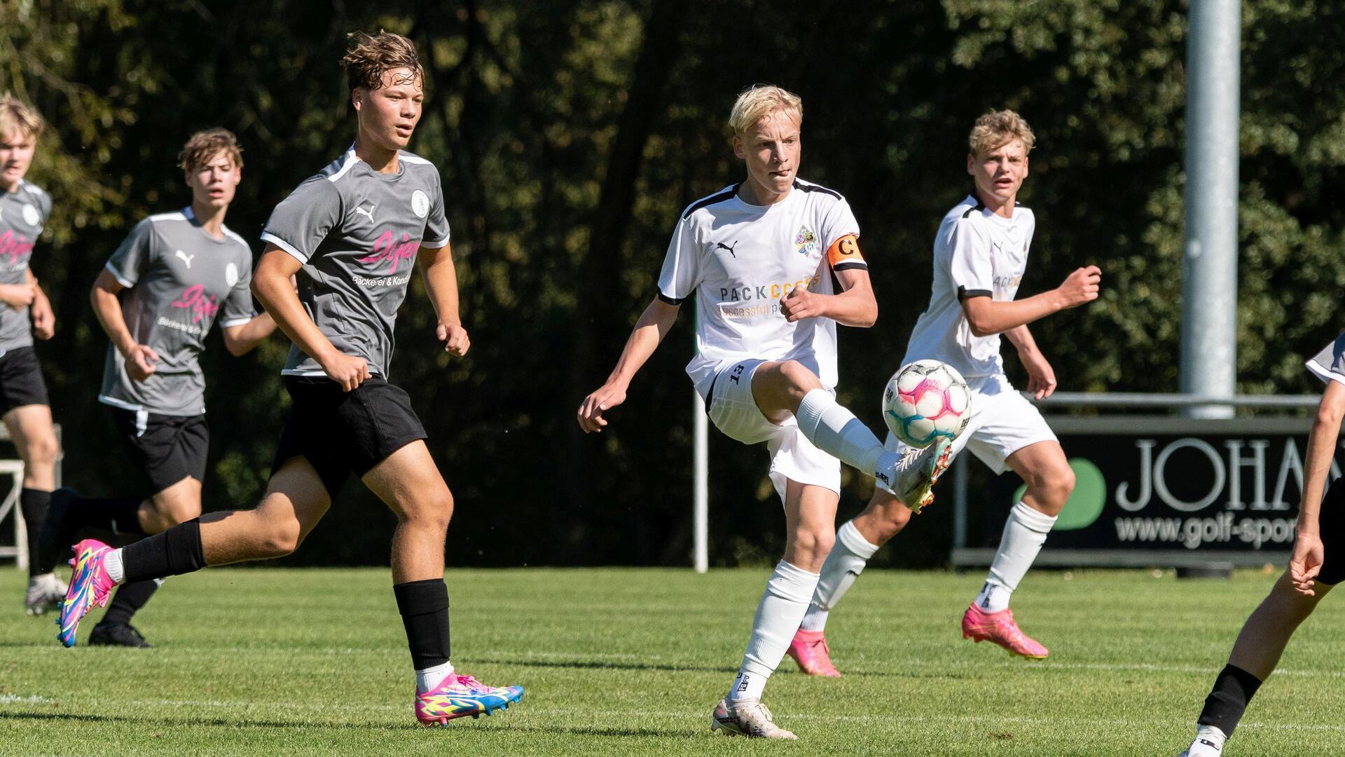Schon als Kapitän der U17 war Thees Borstelmann torgefährlich, jetzt traf er für die U19 in Niendorf.