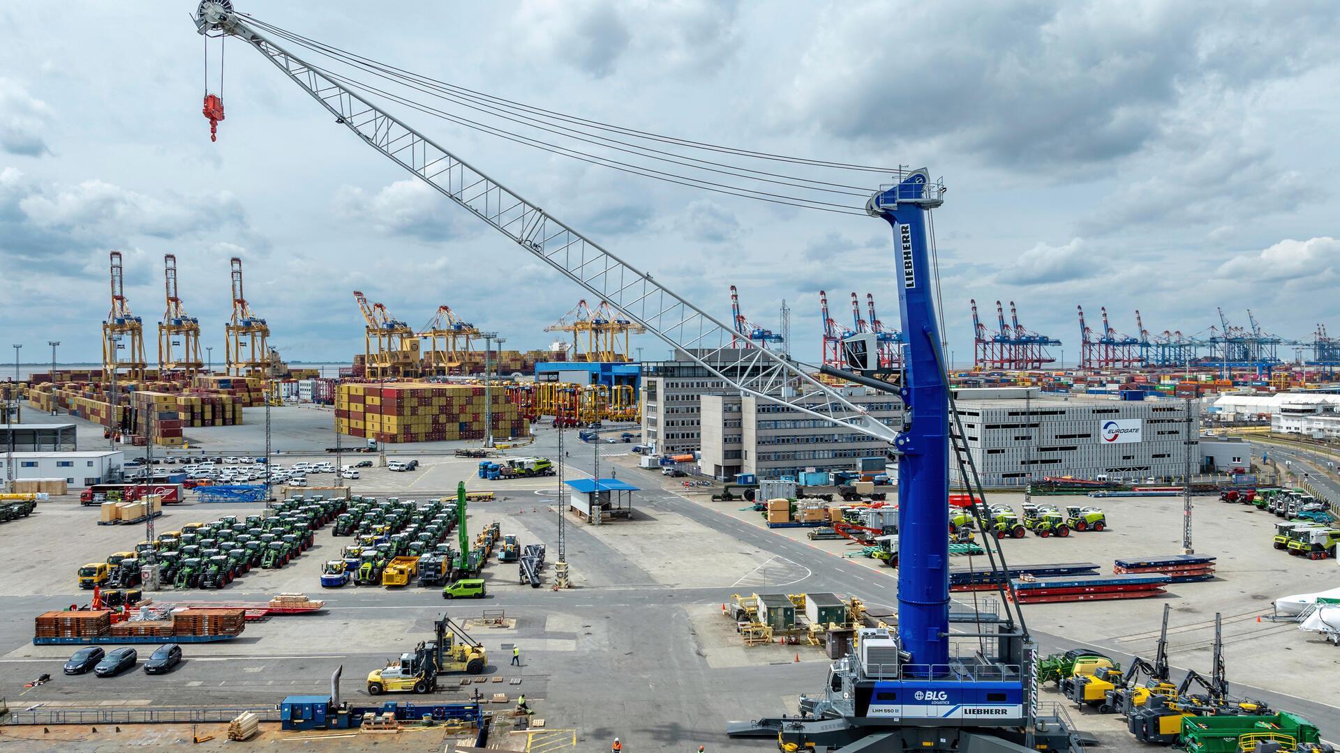 Schreiben Sie ein Stück Hafengeschichte mit: Die BLG und die NORDSEE-ZEITUNG suchen einen Namen für den neuen Hafenmobilkran der BLG am Autoterminal Bremerhaven.
