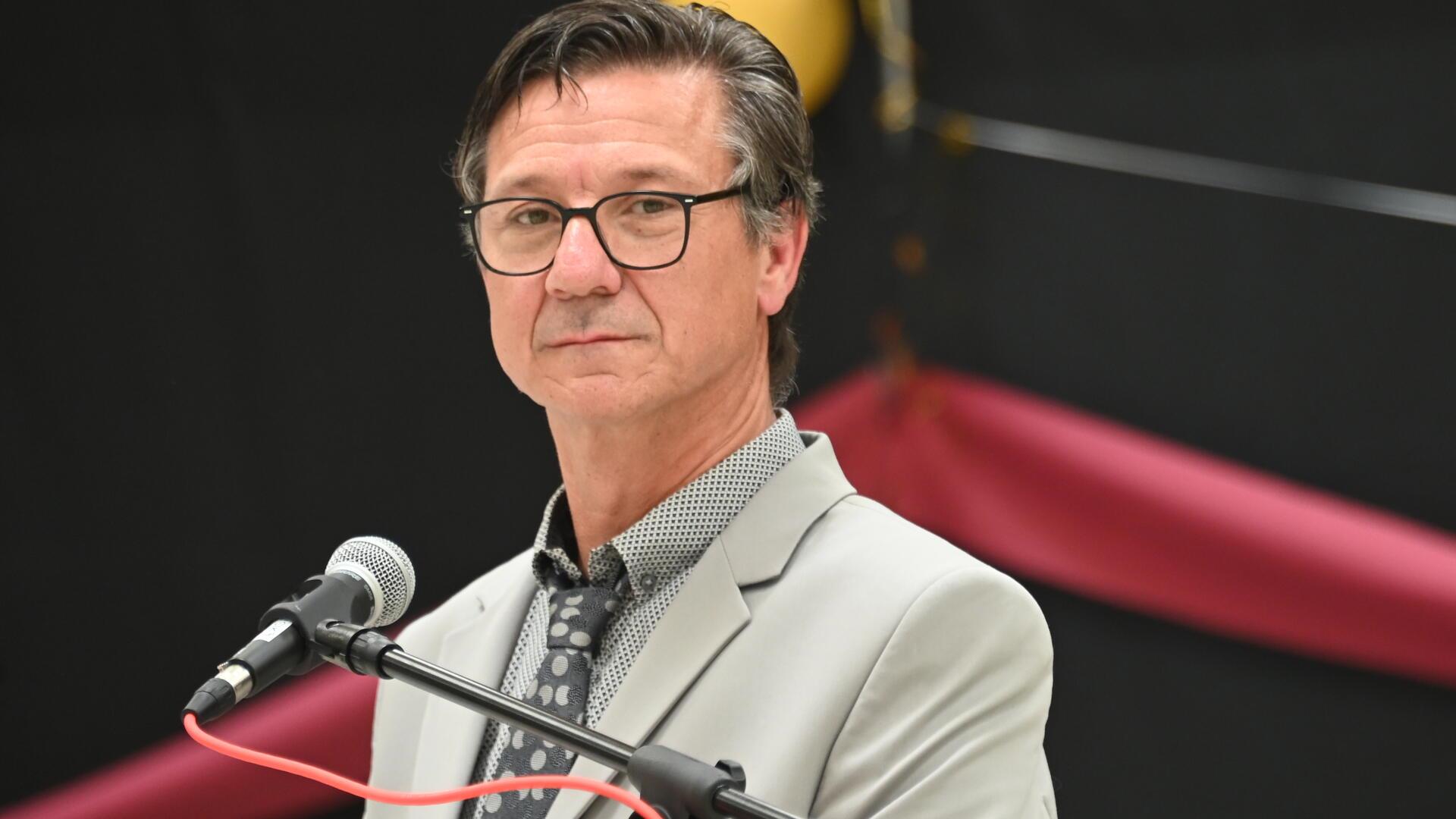 Schulleiter Oberstudiendirektor Dr. Uwe Strohbach: „Nutzt euer schulisches Wissen und einen gesunden Menschenverstand, dann werdet ihr sicherlich in der Lage sein, Fake-Infos als solche zu entlarven.“