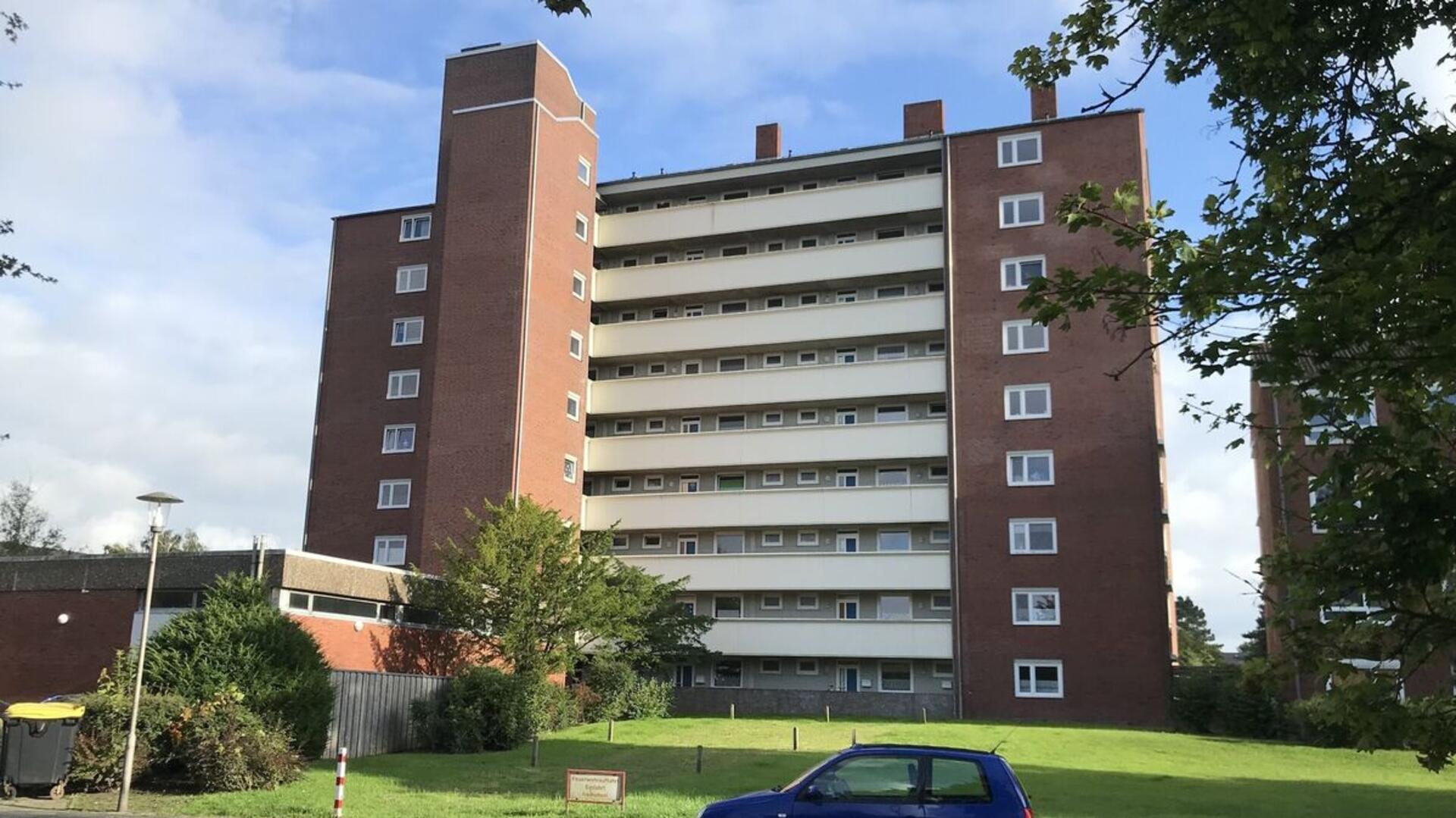 Ein Wohnhaus von außen.
