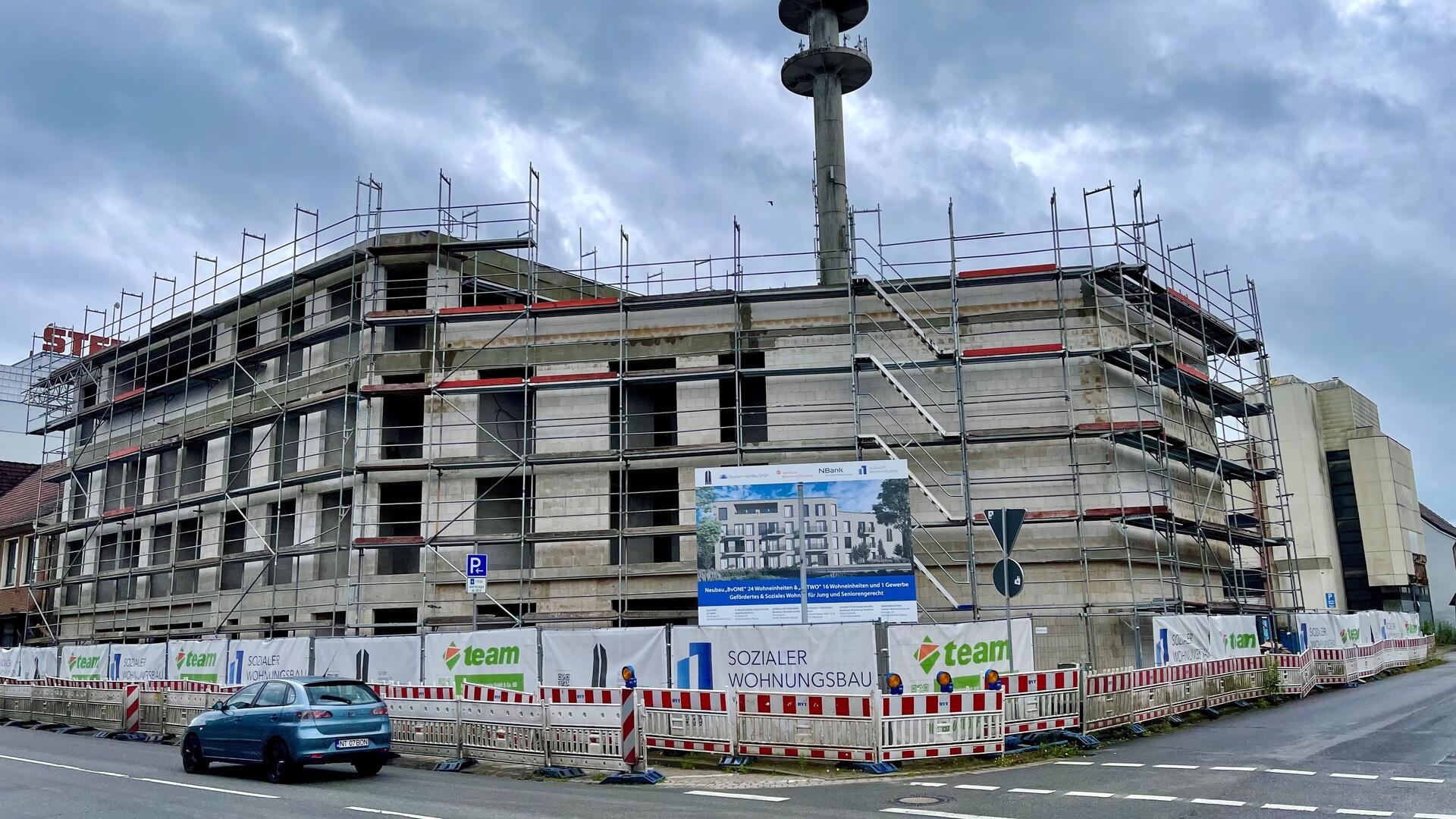 Seit Wochen ruhen die Arbeiten auf der Baustelle an Ecke Neue Straße/Ritterstraße in Bremervörde.