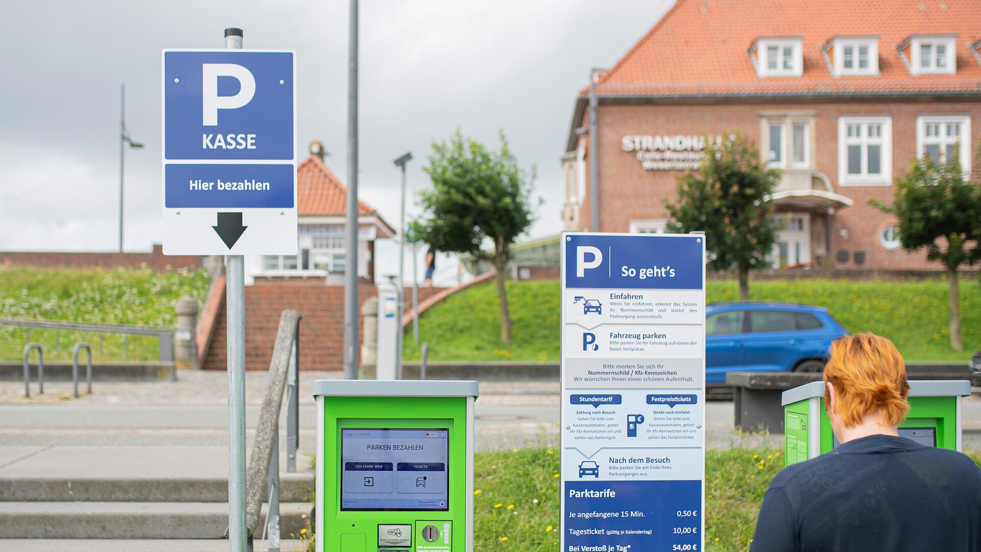 Seit zwei Wochen im Einsatz: das digitale Parksystem am Zoo am Meer.