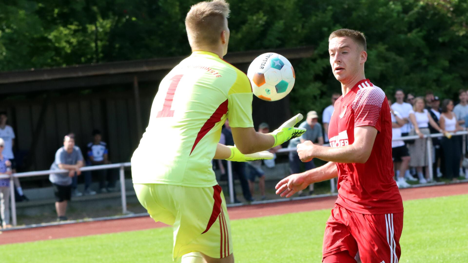 Selsigens Offensivspieler Lukas Schotman vergab die Chance zum 1:3.