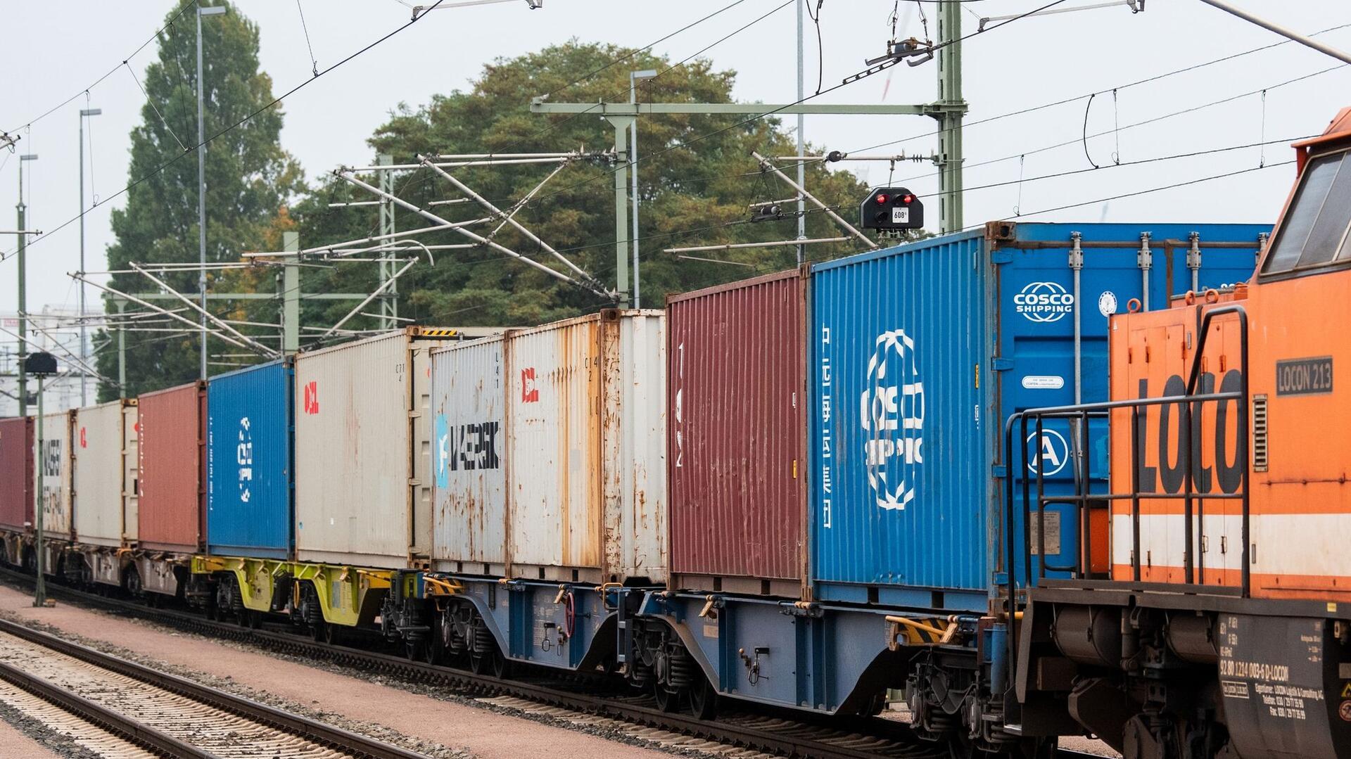 Container auf einem Zug
