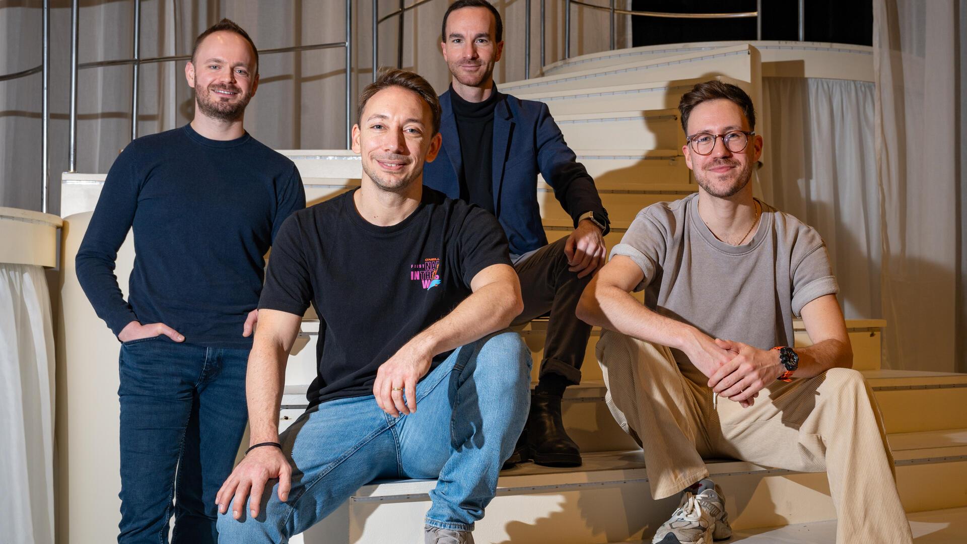 Von links: Markus Tatzig (Leiter Musiktheater), Till Nau (Regisseur am Stadttheater Bremerhaven), Davide Pernici (Musikalischer Leiter Stadttheater), Lukas P. Wassmann (Ausstatter Stadttheater).    