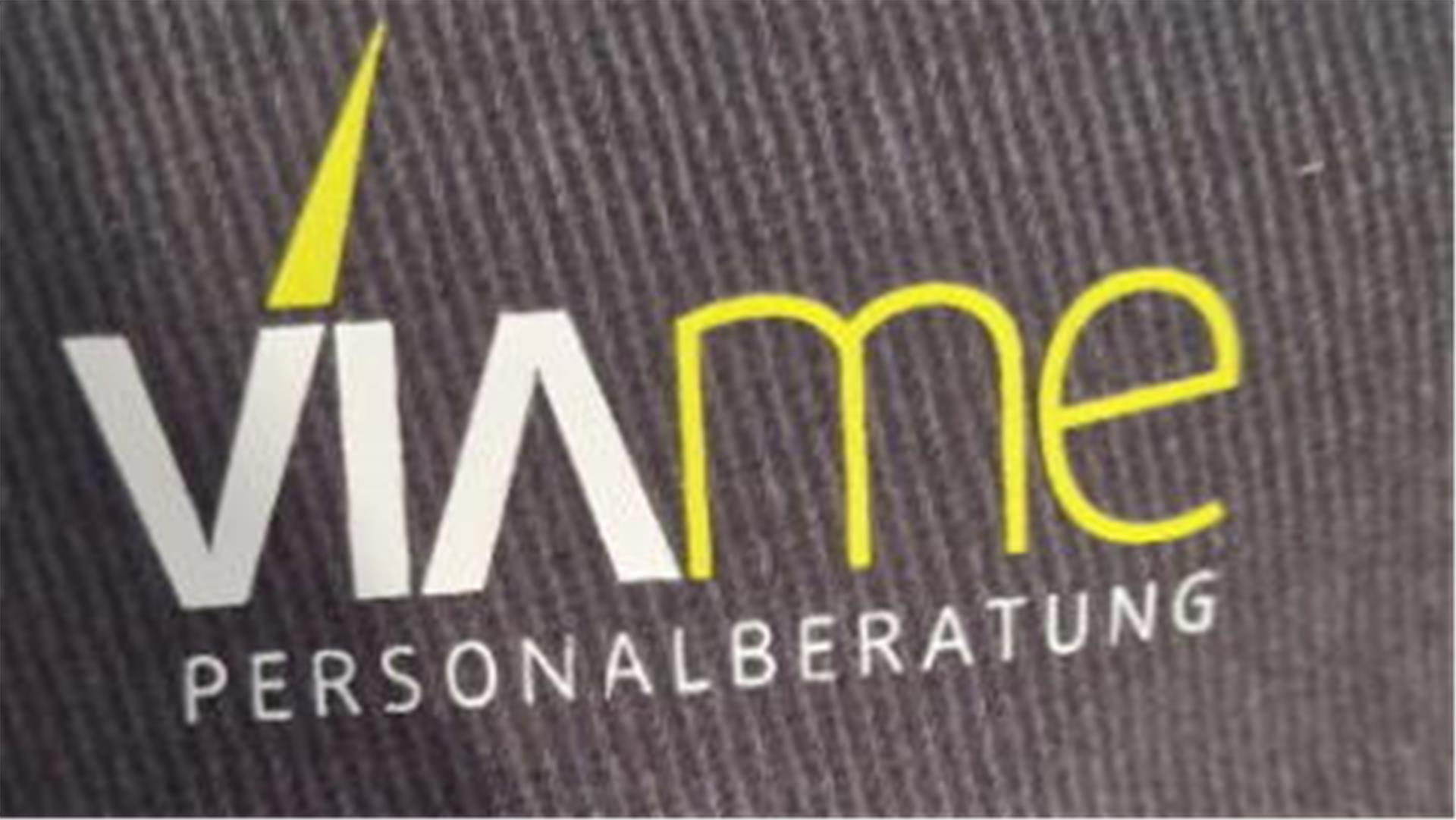 Logo auf einem Kleidungsstück
