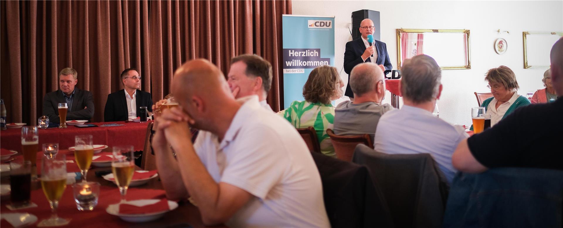 Aufmerksame Zuhörer bei der Auftaktveranstaltung des CDU-Kreisverbands Rotenburg 