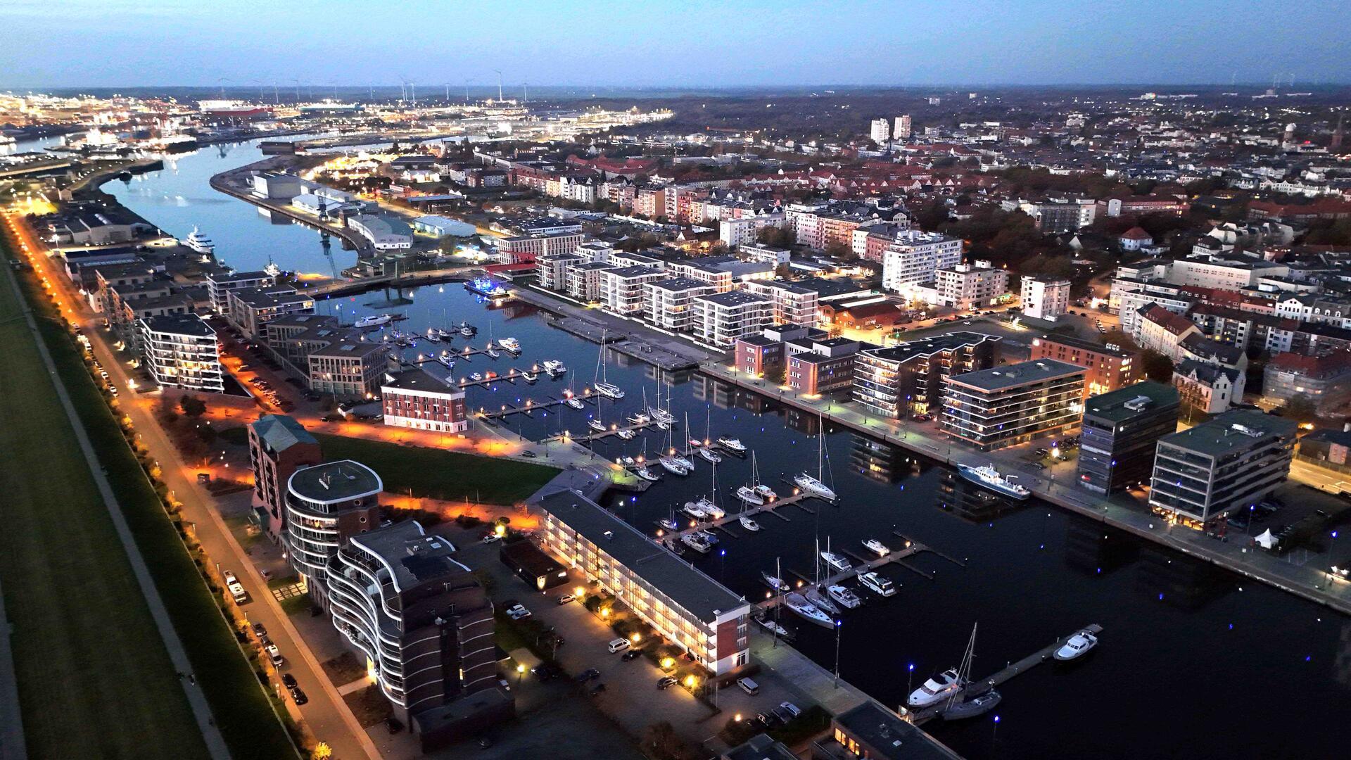 Stadtmitte und Neuer Hafen bei Nacht: Der Tourismus-Motor in Bremerhaven stottert