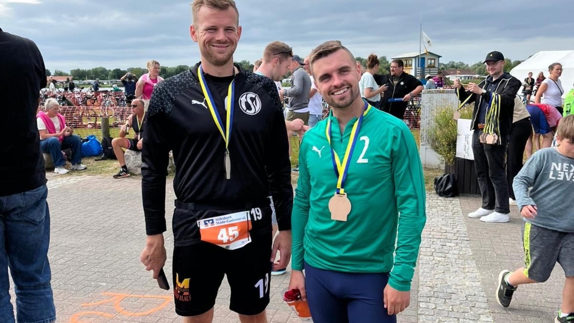 Starteten beim Triathlon in Otterndorf: Die Bremervörder Finn Thode und Lukas Hincke.