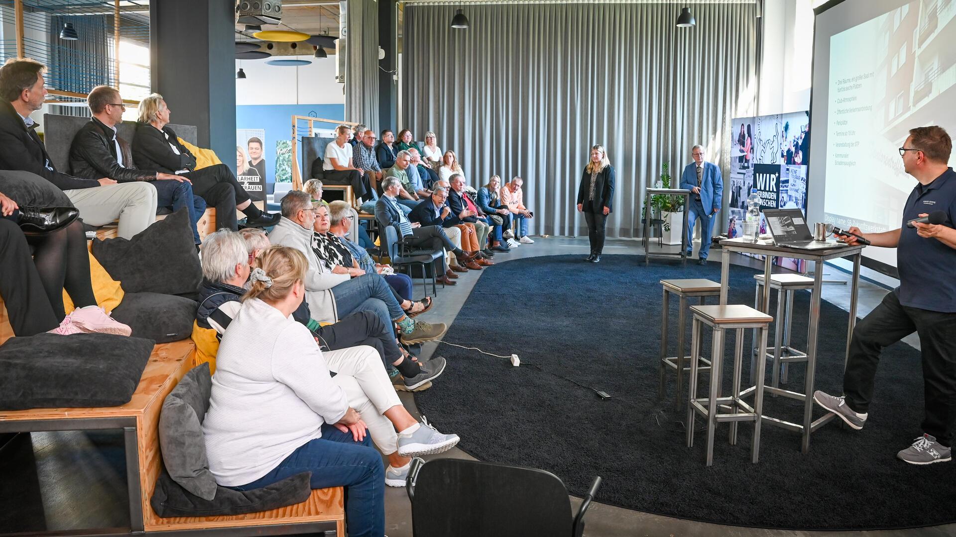 Startschuss für den „Doc-Treff“: In der NZ-Zukunftswerkstatt diskutierten die ehrenamtlich engagierten Ärzte und Medizinischen Fachangestellten über die Gestaltung des geplanten Angebots für Patienten.  