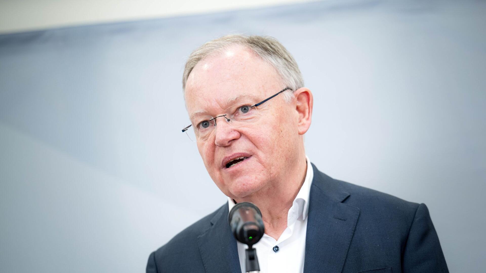 Weil: „Dexit“ wäre ökonomisch eine Katastrophe Stephan Weil, Ministerpräsident von Niedersachsen, spricht bei einer Pressekonferenz zur Klausurtagung des SPD-Landesverbandes Niedersachsen.