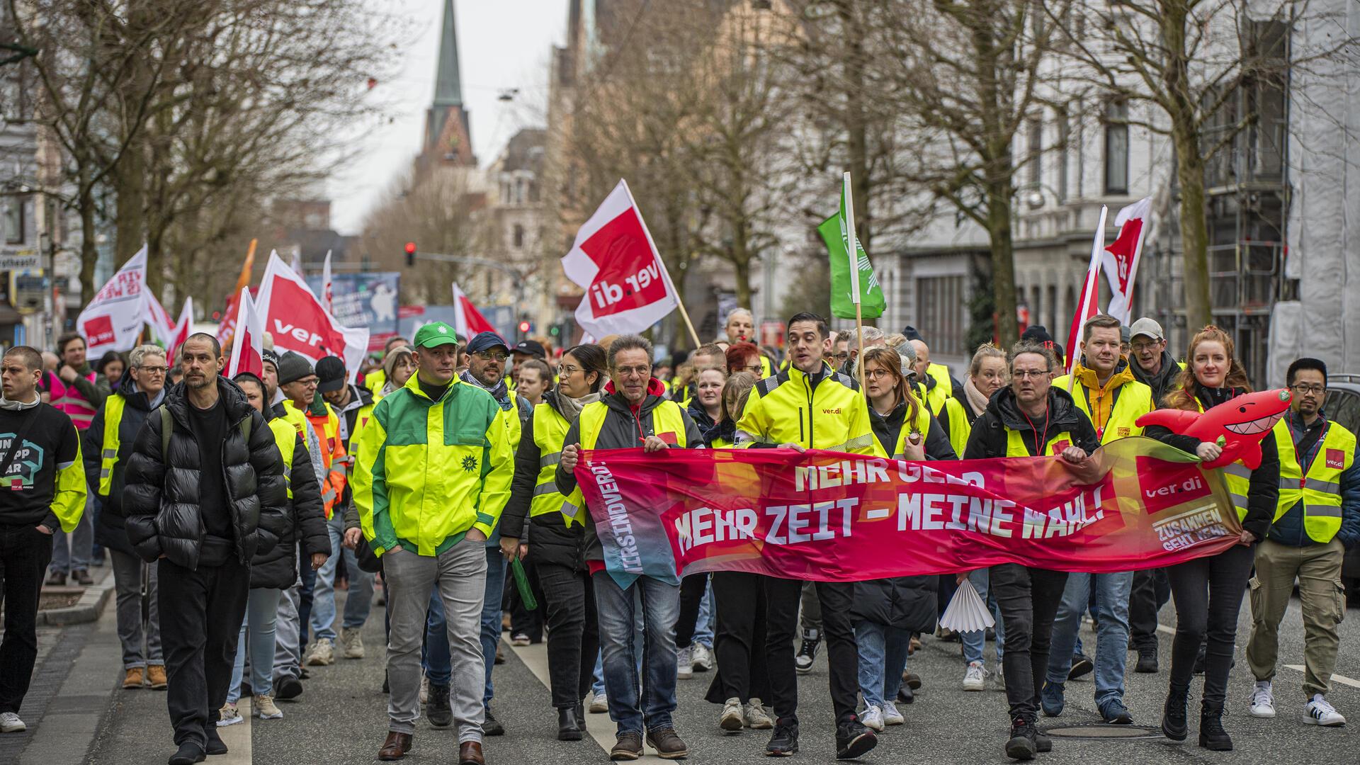Streik in Bremerhaven: Ver.di, GdP und GEW vereint für faire Tarife im öffentlichen Dienst.