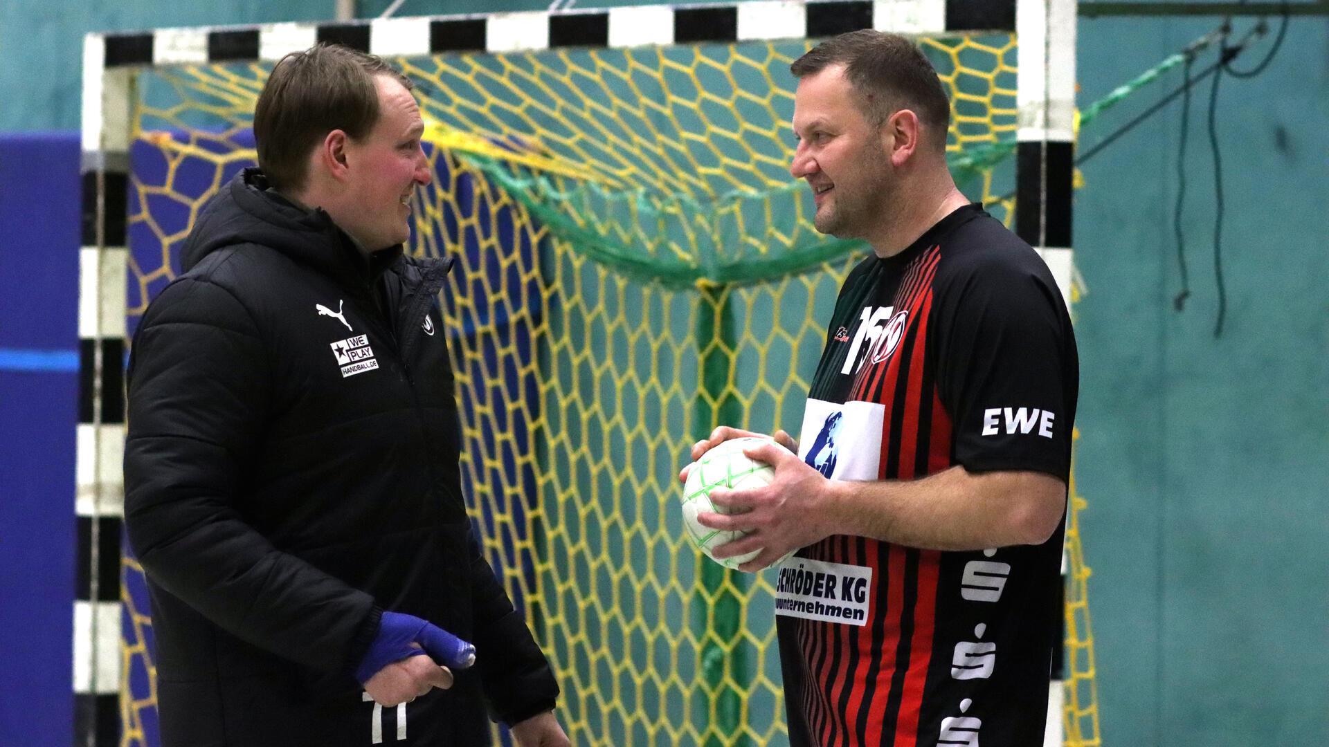 TSV-Spielmacher Felix Weber (links) fällt mit einer Daumenverletzung länger aus, doch Trainer Adnan Salkic gibt sich kämpferisch. Er weiß, was sein Team leisten kann.
