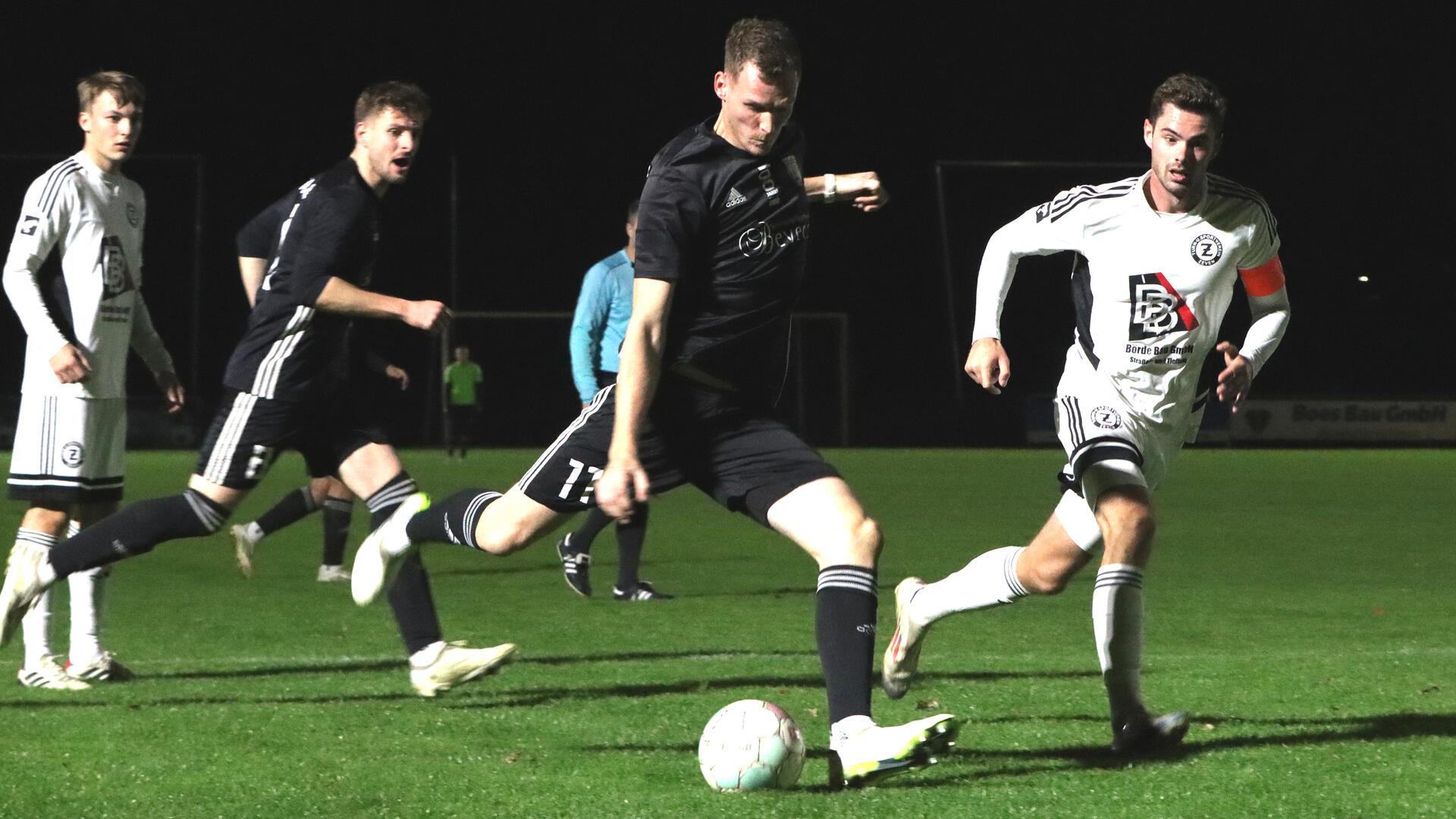 TSV-Torjäger Marvin Meyer wurde zu selten von seinen Mitspielern in der Box in Szene gesetzt. Hier verzieht er knapp.
